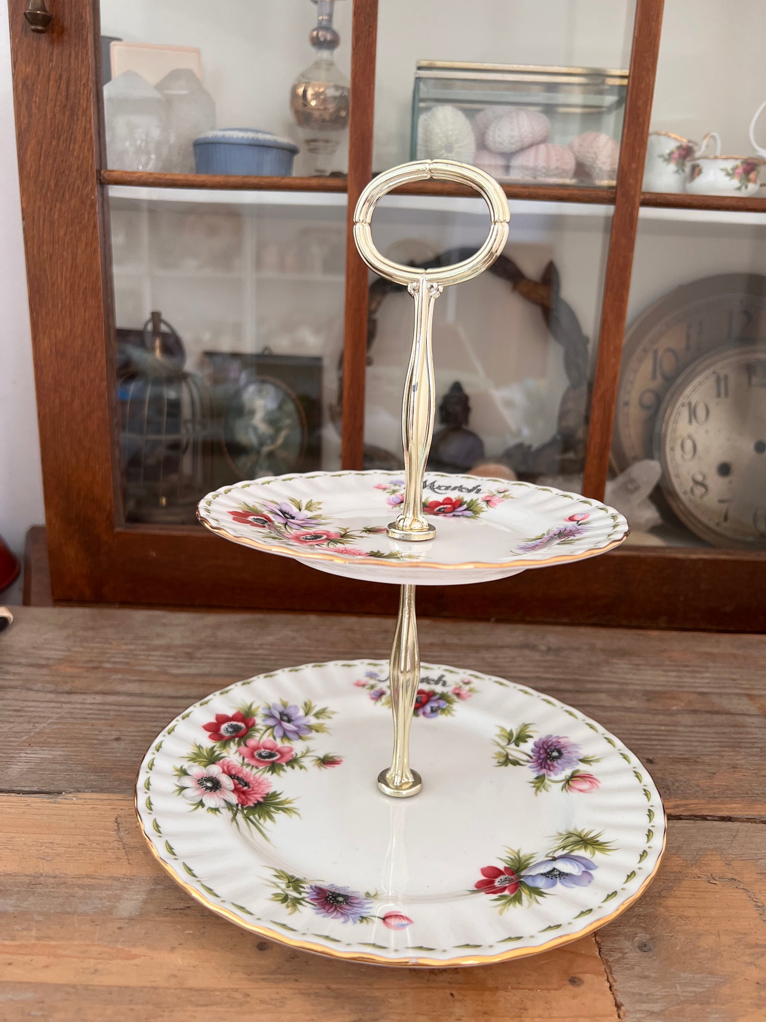 Flowers of the month etagere March Royal Albert