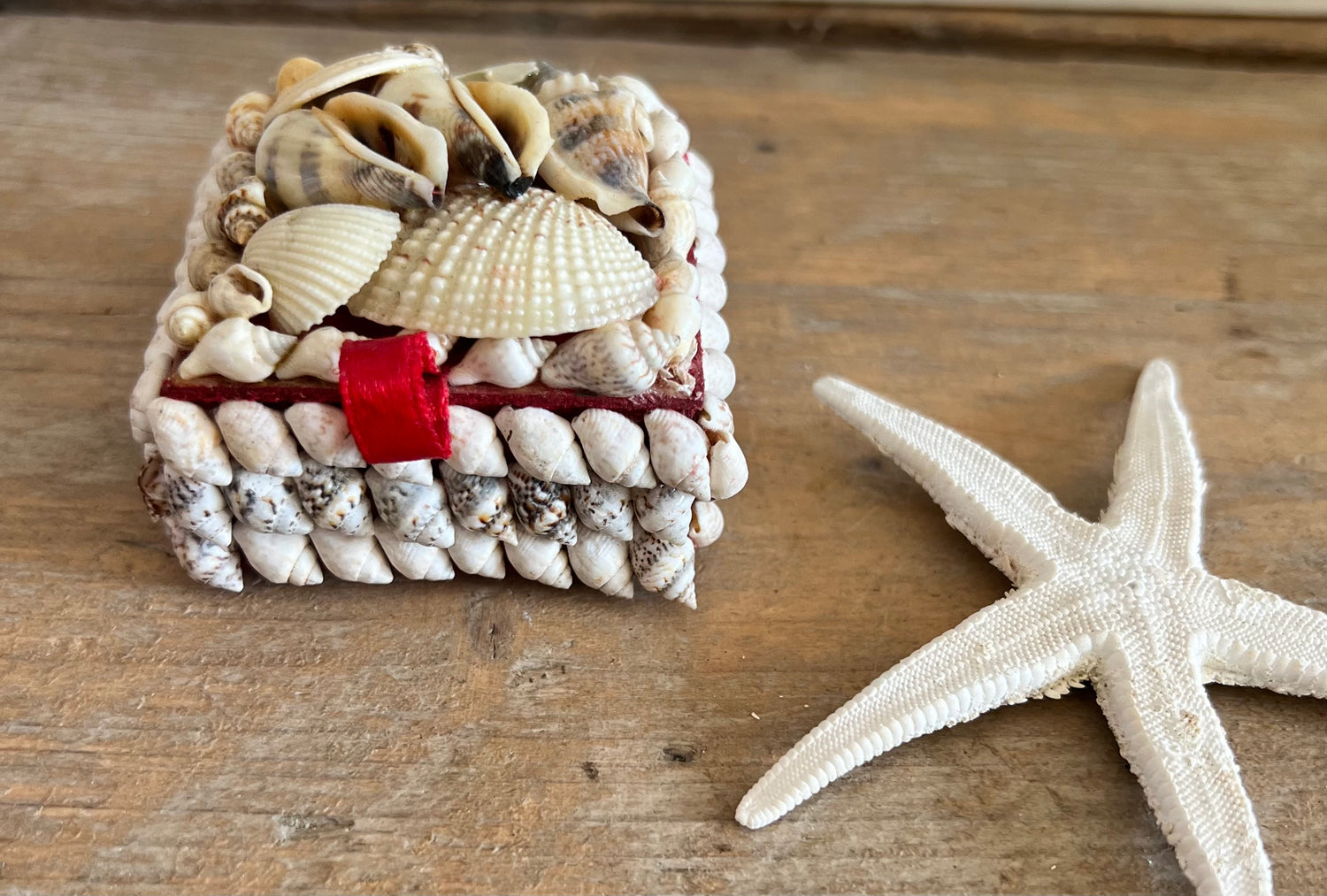 Opbergdoosje met schelpen