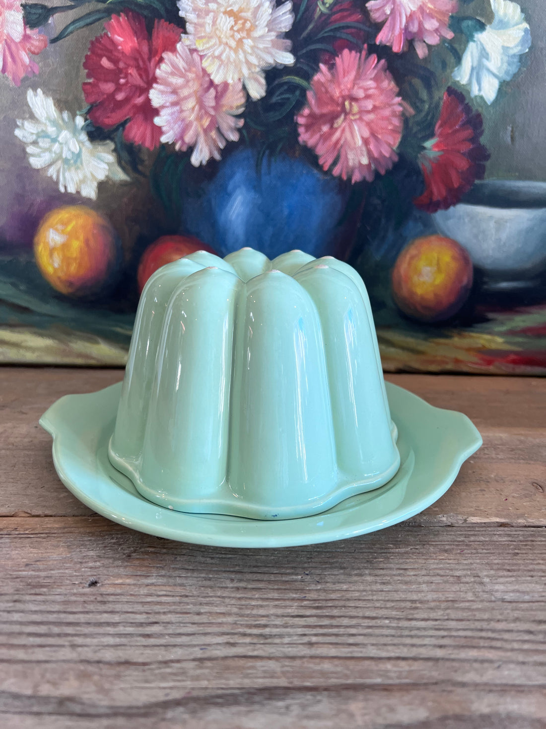 mintgroene puddingvorm, brocante puddingvorm, vintage puddingvorm, keramische puddingvorm, puddingvorm met onderbord, brocante keukengerei, dessertvorm mintgroen, landelijke keuken accessoires, retro puddingvorm