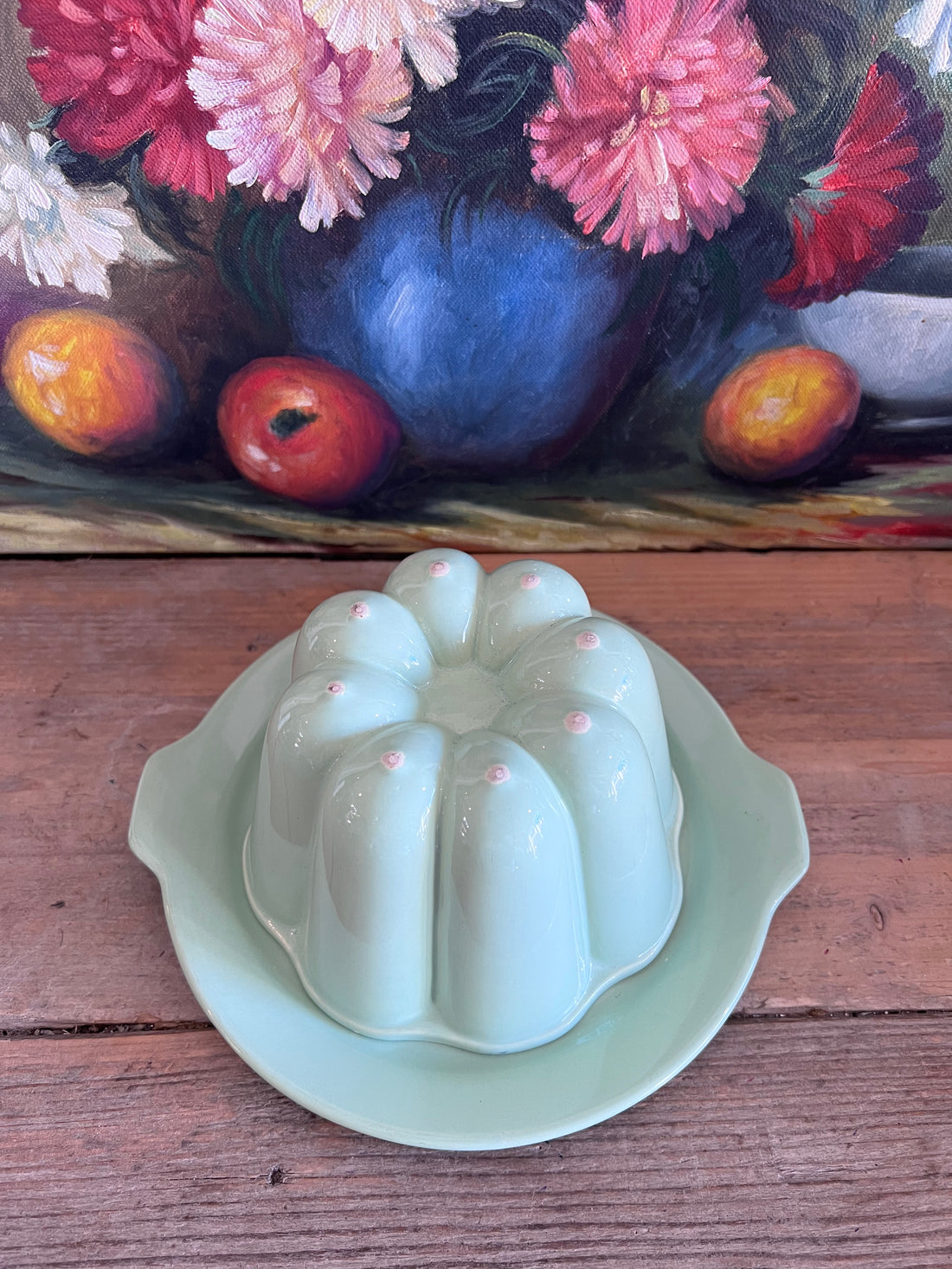 mintgroene puddingvorm, brocante puddingvorm, vintage puddingvorm, keramische puddingvorm, puddingvorm met onderbord, brocante keukengerei, dessertvorm mintgroen, landelijke keuken accessoires, retro puddingvorm