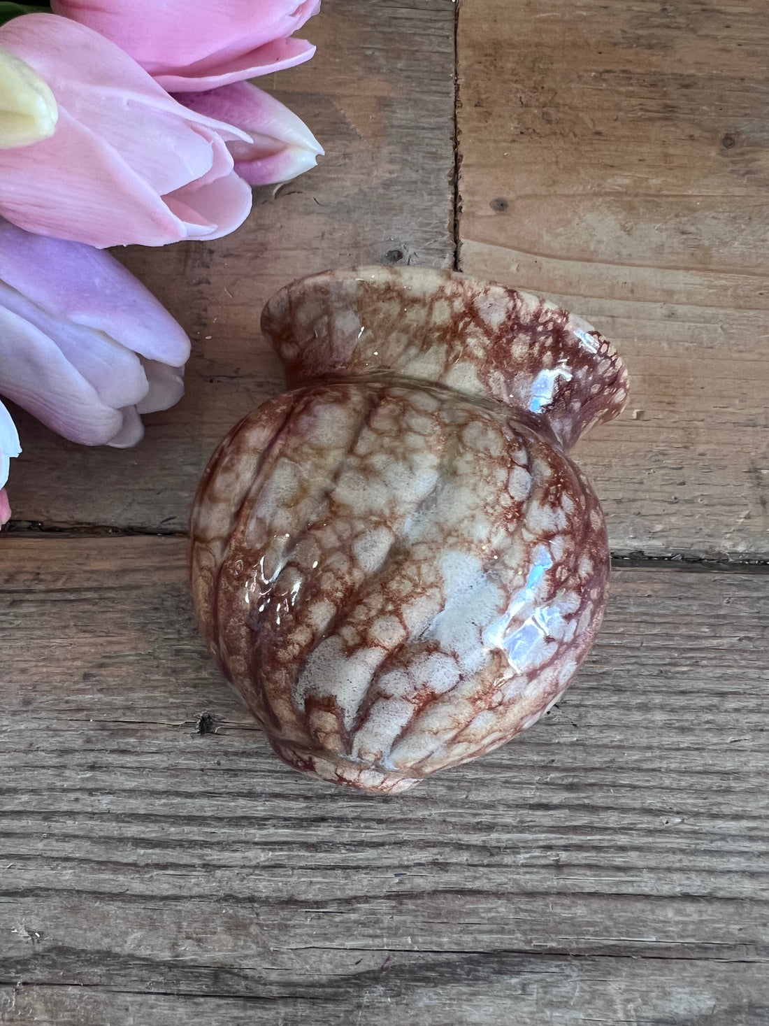 vintage muurvaasje keramiek, keramisch muurvaasje West Germany, muurvaas vintage, West Germany keramiek wandvaas, retro muurdecoratie keramiek, vintage wandvaasje.