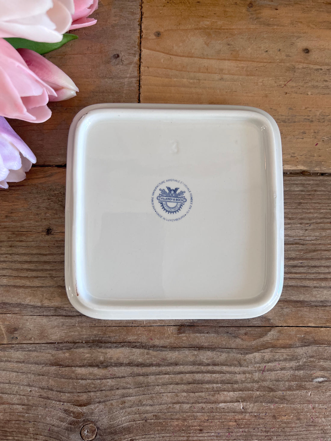serveerschaaltje Hollandse klederdracht, Villeroy Boch porselein, Dutch traditional porcelain, huizen 1940 klederdracht servies, Holland souvenir porselein, serveerschaal porselein, unieke serveerschaaltjes, decoratief porselein, vintage Villeroy & Boch collectables