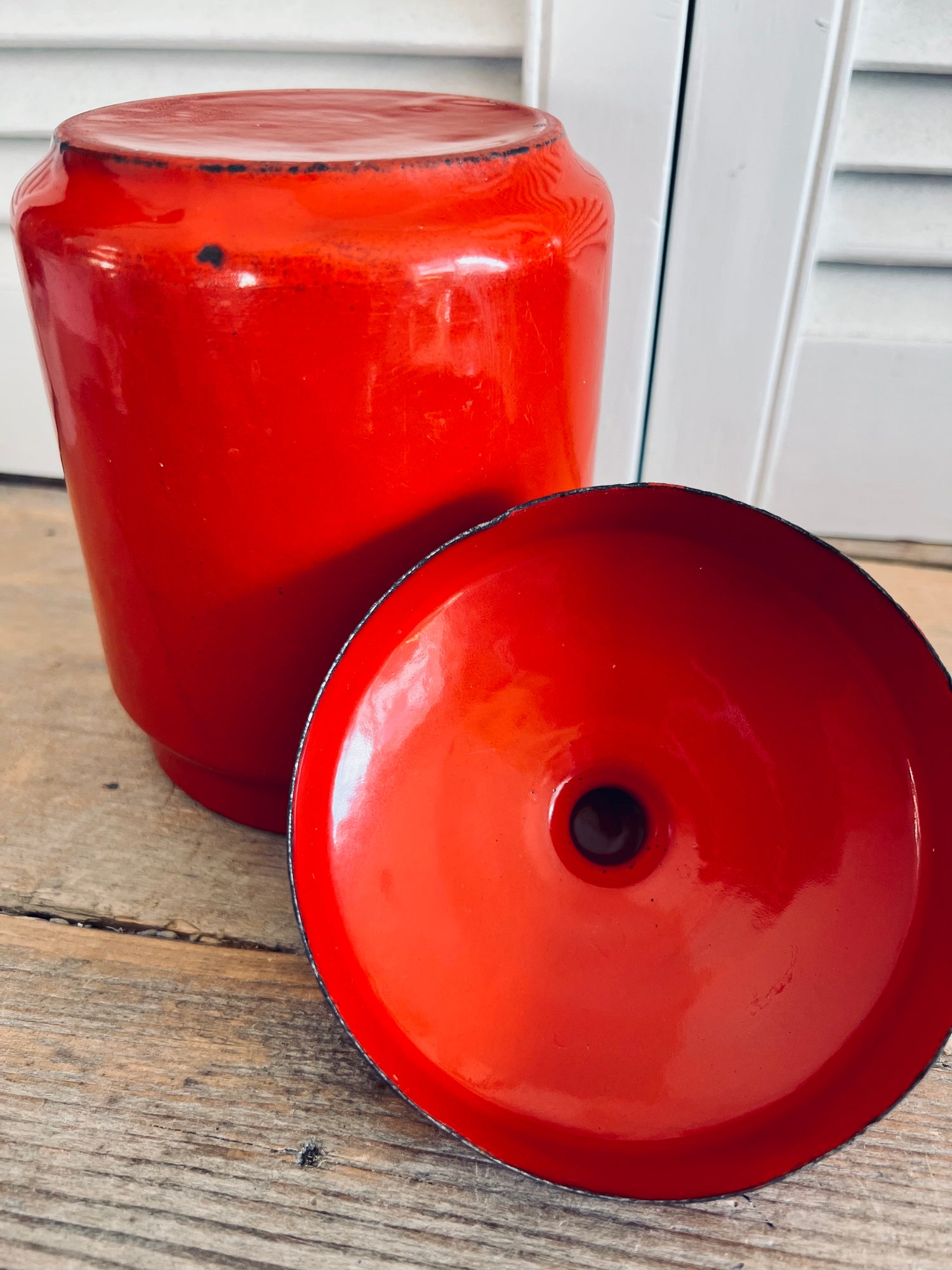 Emaille voorraadbus rood