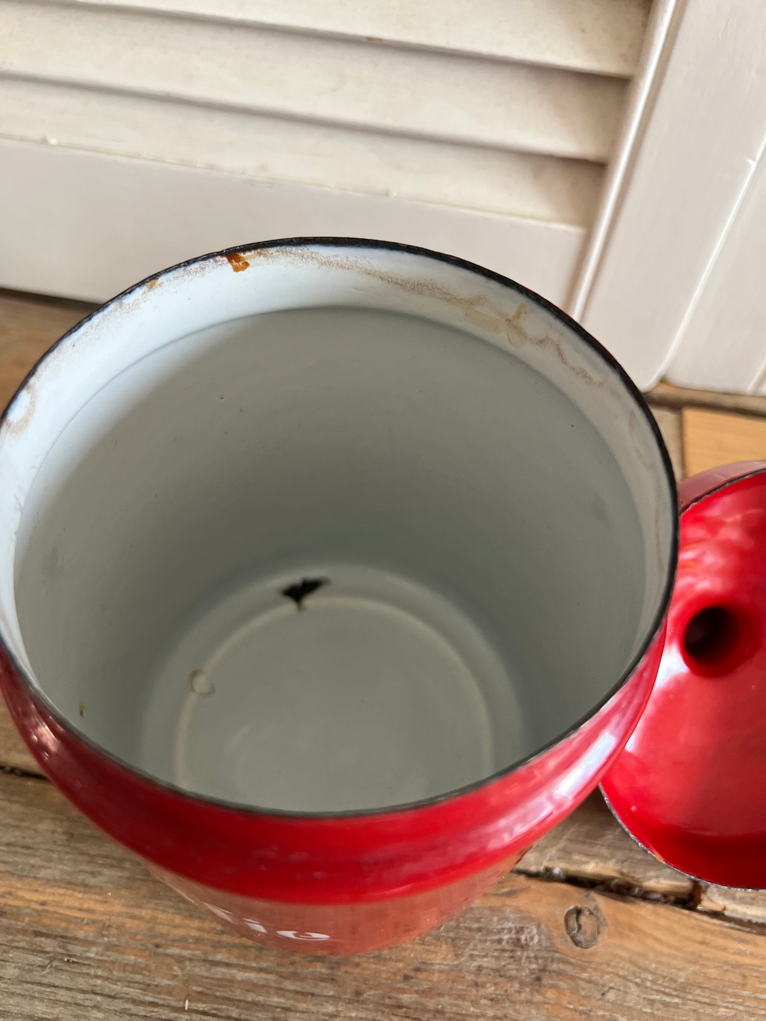 Emaille voorraadbus koffie in de kleur rood