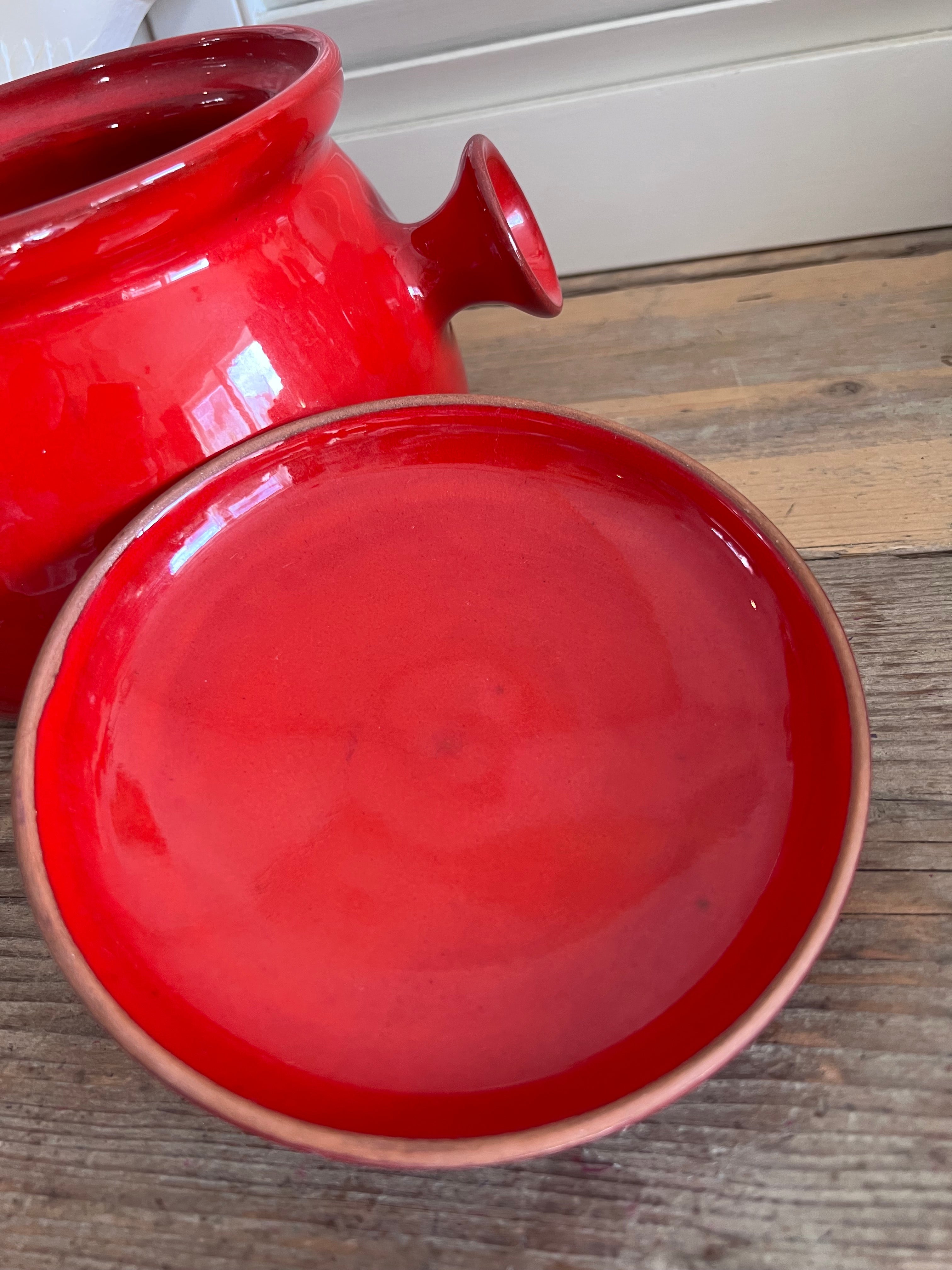 kersenrode kasserole pot, Vulcain pot vintage, Franse kasserole, vintage keukengerei Frankrijk, authentieke Franse kookpot, kersenrode stoofpot, brocante keukenspullen, Vulcain kookgerei