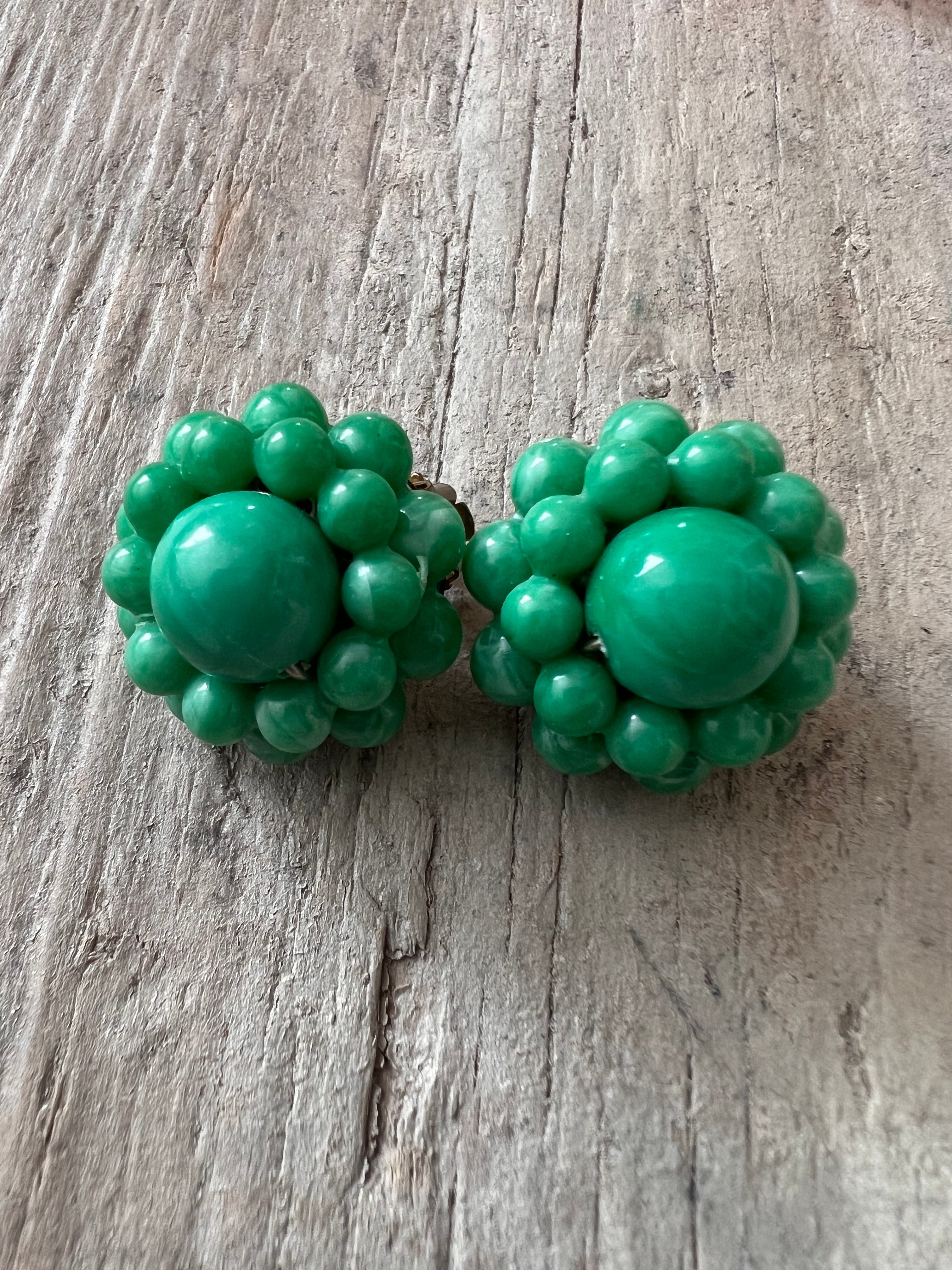 Retro flower earclips green