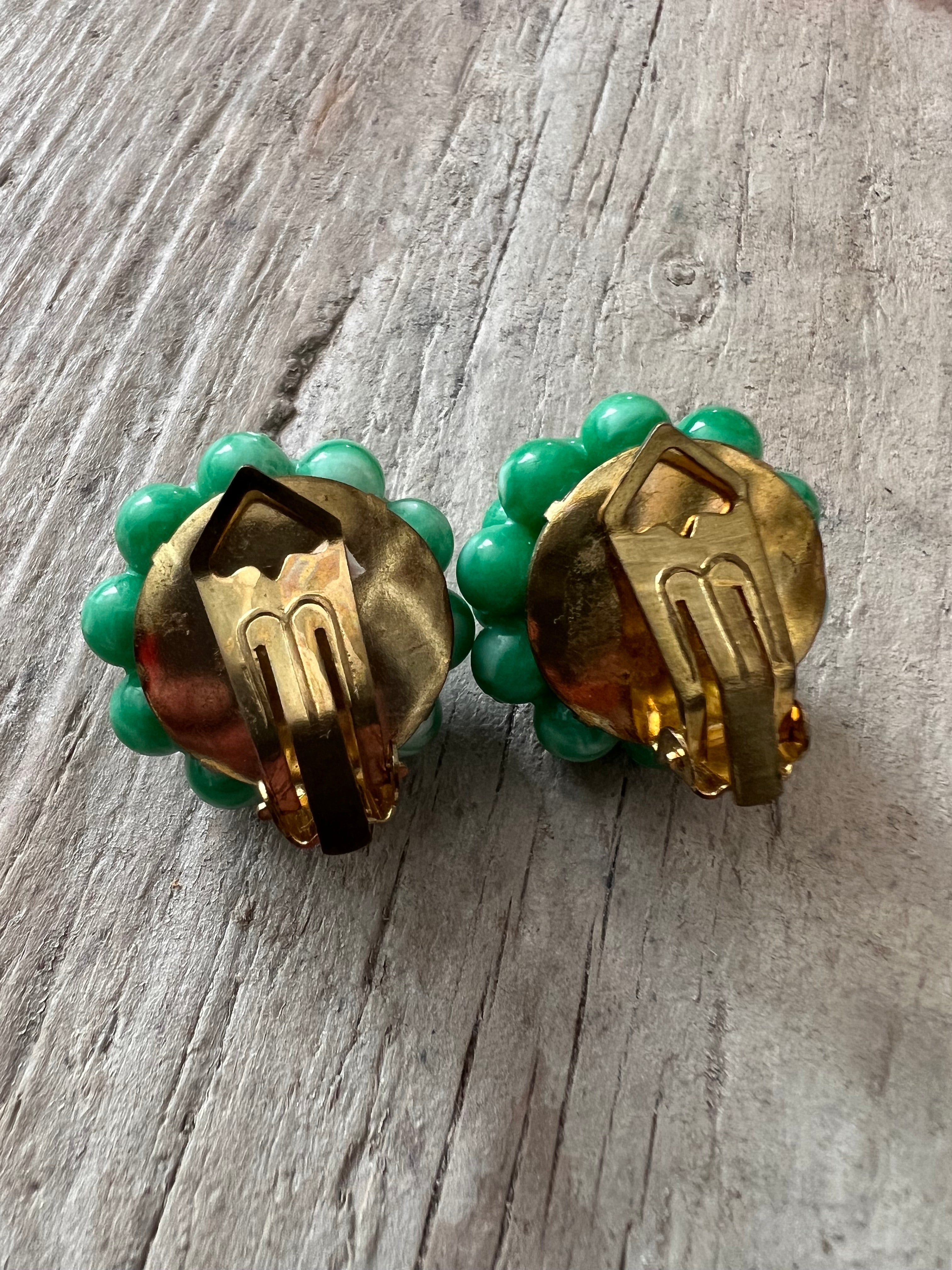 Retro flower earclips green