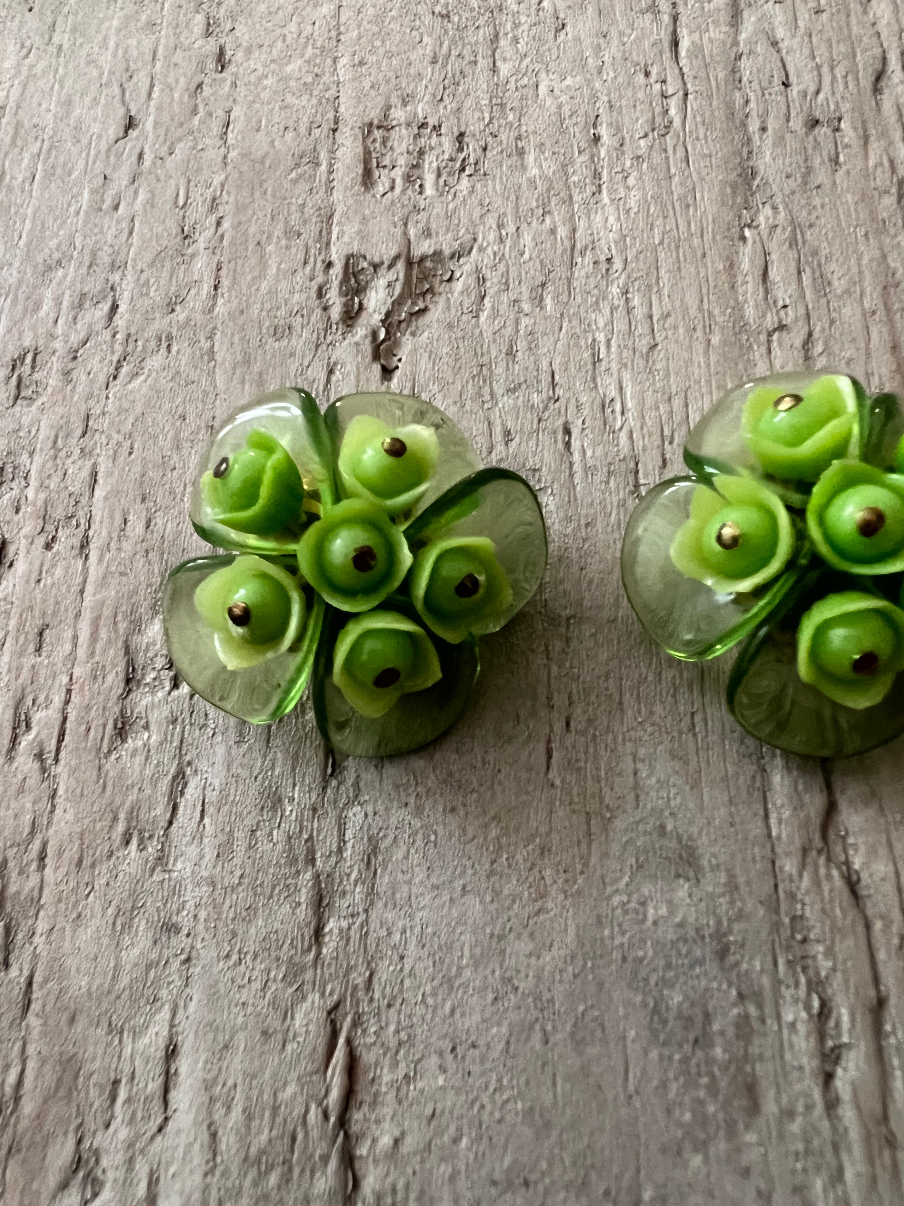 Green vintage ear clips flower