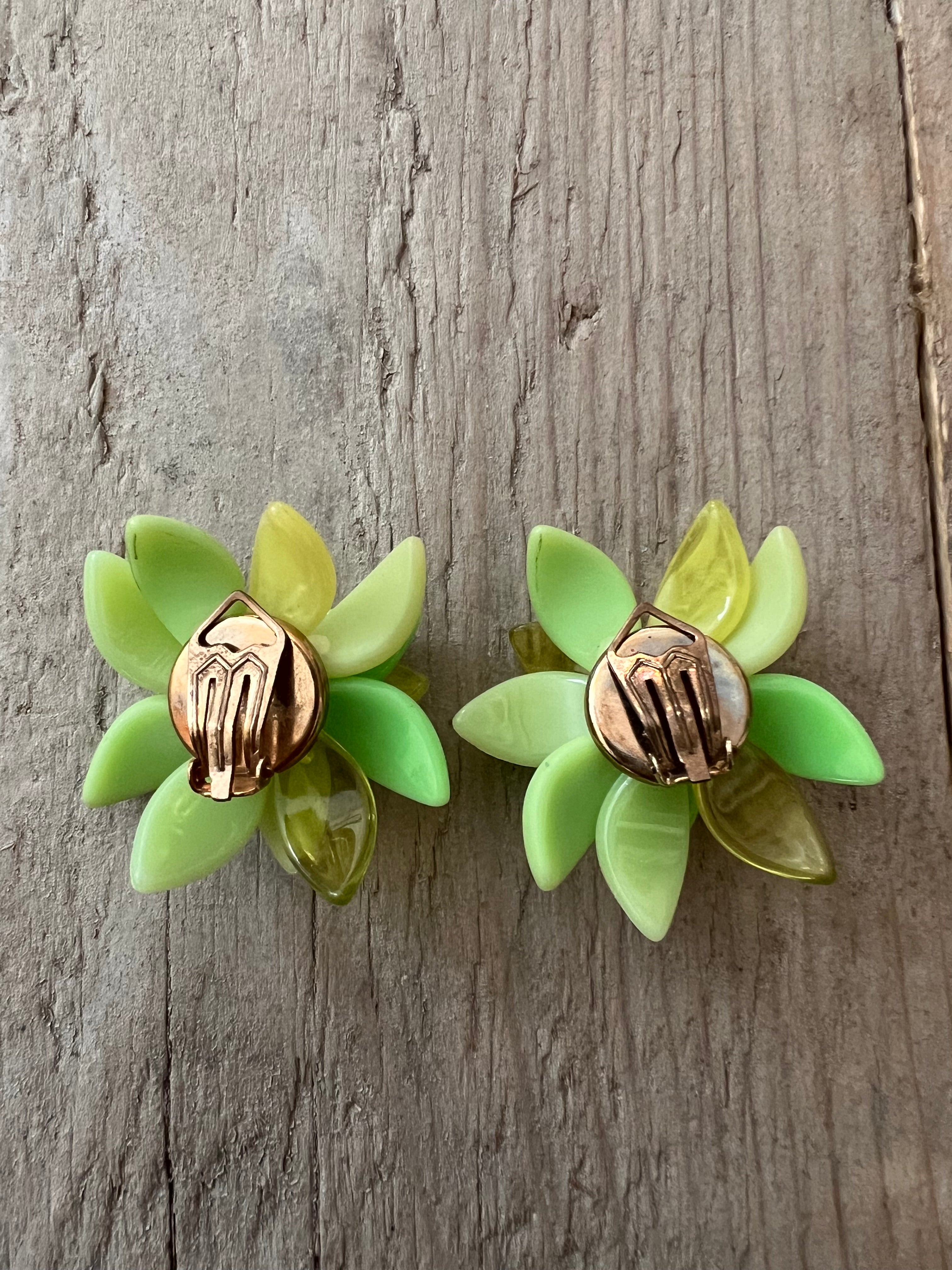 Green vintage flower earclips