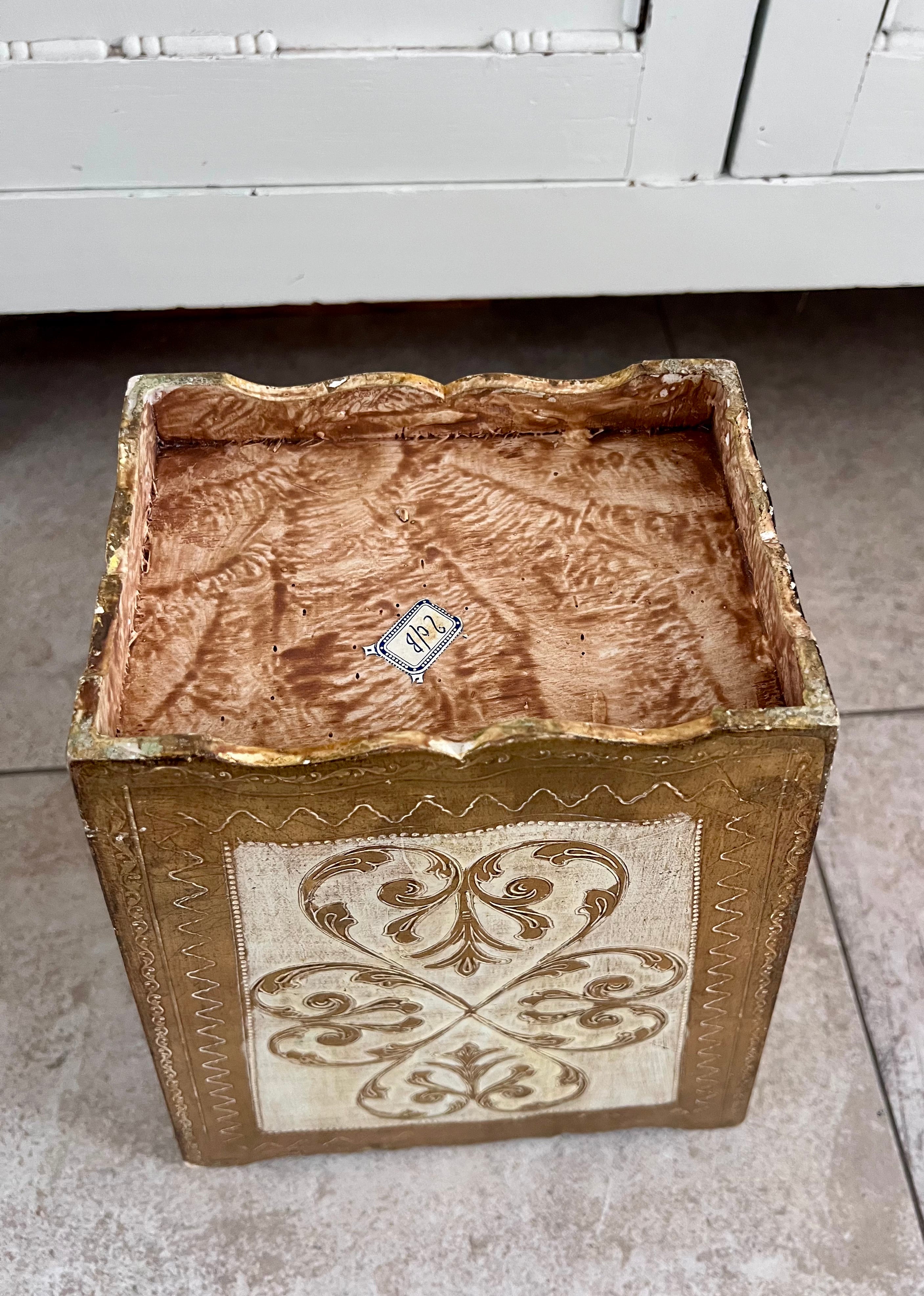 Florentijnse prullenbak, goud/beige prullenbak, jaren 50 prullenbak, vintage prullenbak, retro afvalbak, vintage afvalbak, stijlvolle prullenbak, retro interieuraccessoires, afvalbak voor woonkamer, decoratieve prullenbak.