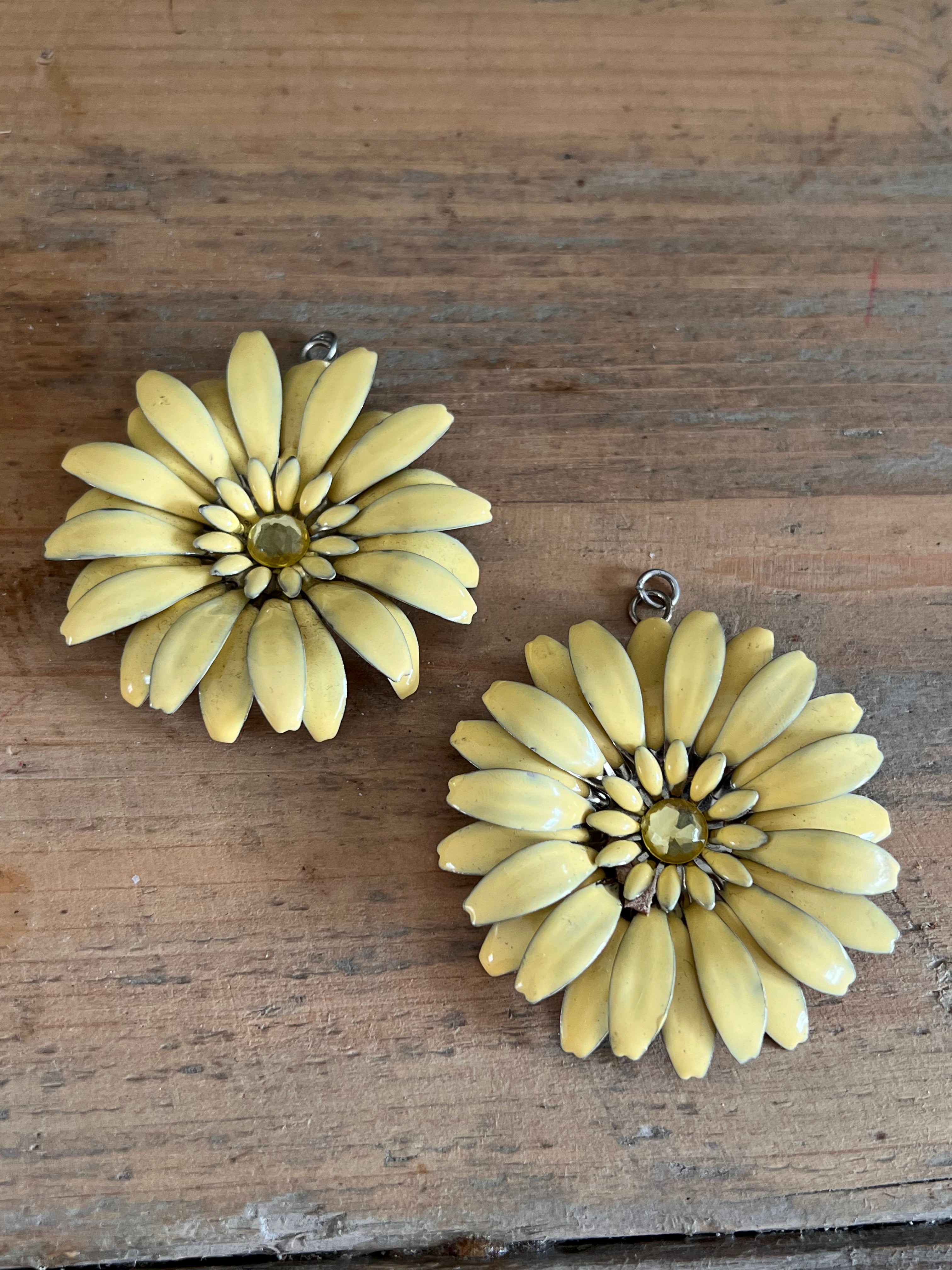 Retro Margriet bedel geel