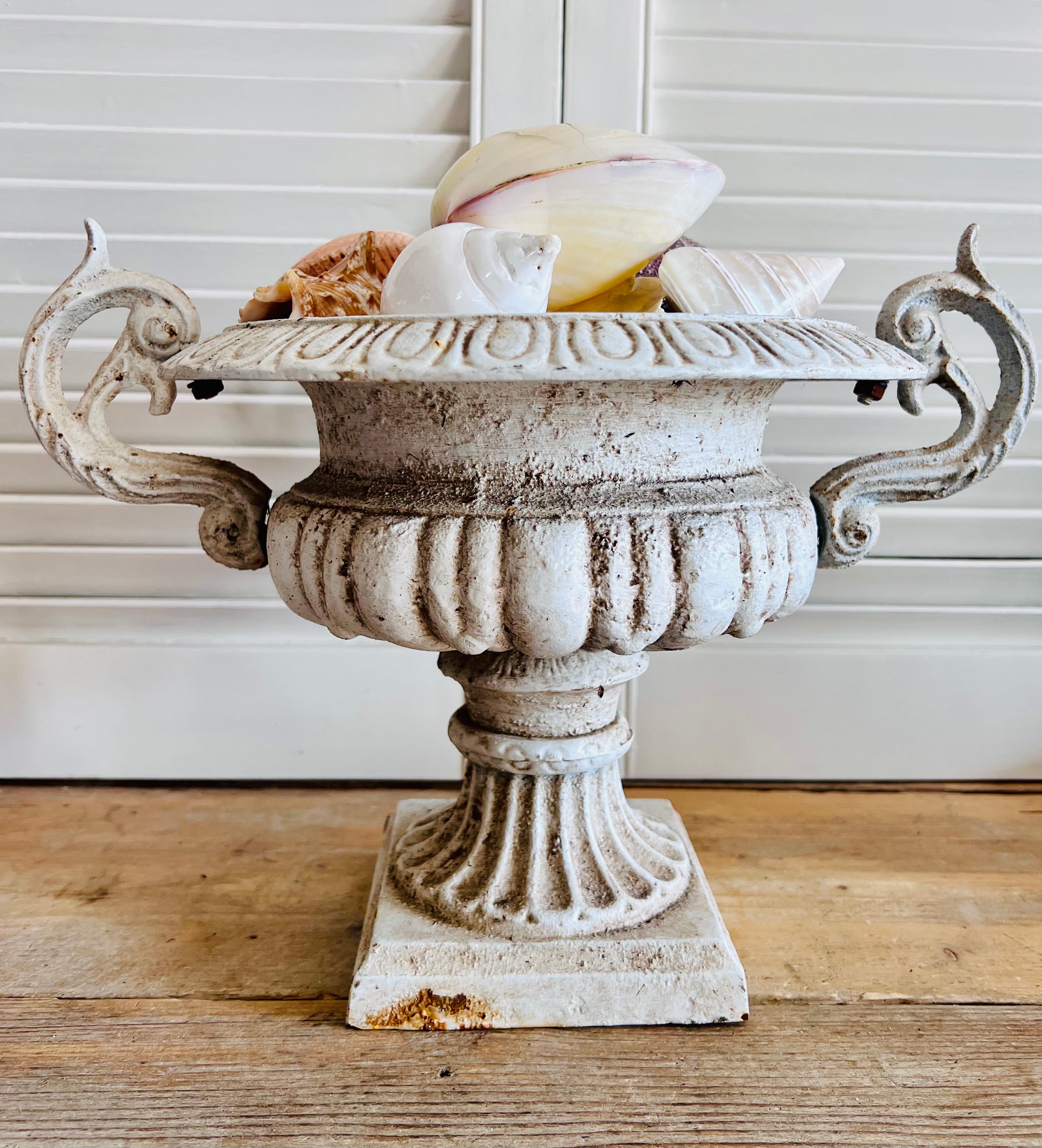 Franse oorvaas gietijzer, gietijzeren oorvaas, Franse brocante vaas, vintage gietijzeren vaas, orevaas antiek, brocante vaas Limoges, industriële vaas, Franse woondecoratie, antieke gietijzeren vaas, unieke Franse vaas