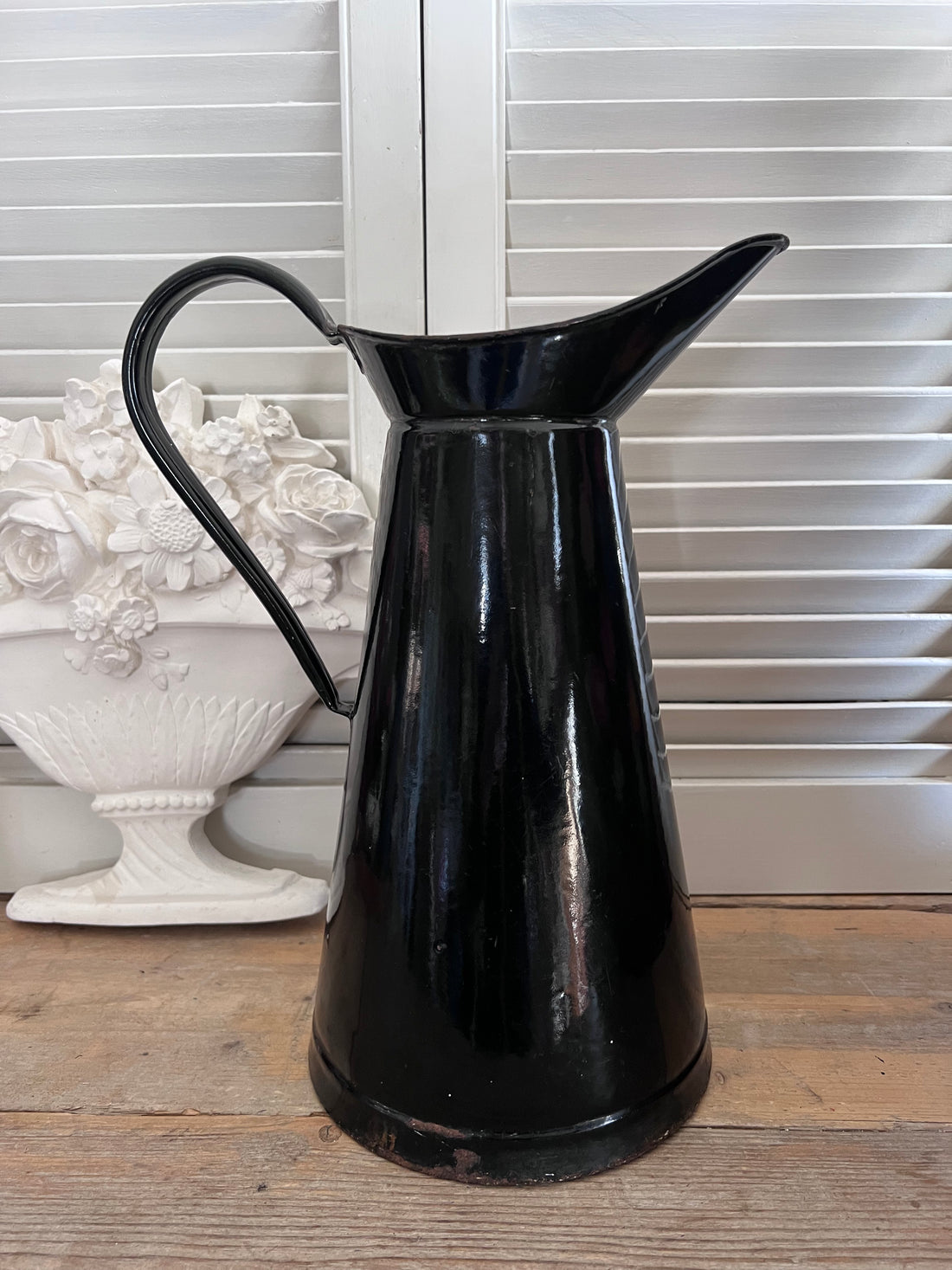 zwart emaille kan, emaille kan Frankrijk, vintage emaille kan, Franse brocante kan, antieke emaille waterkan, emaille vaas zwart, brocante keukenaccessoire, Frans emaille servies, retro emaille kan