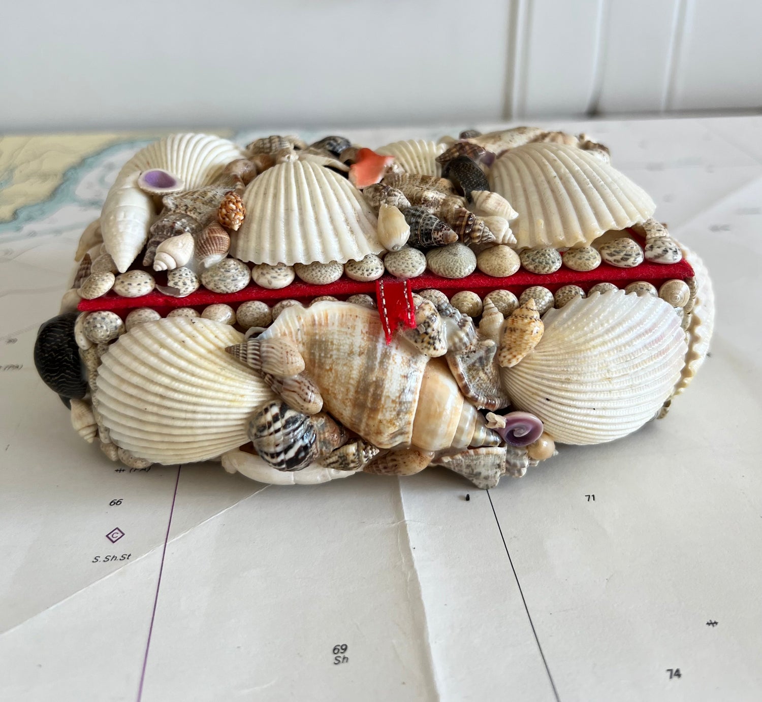 Vintage opbergdoosje met schelpen