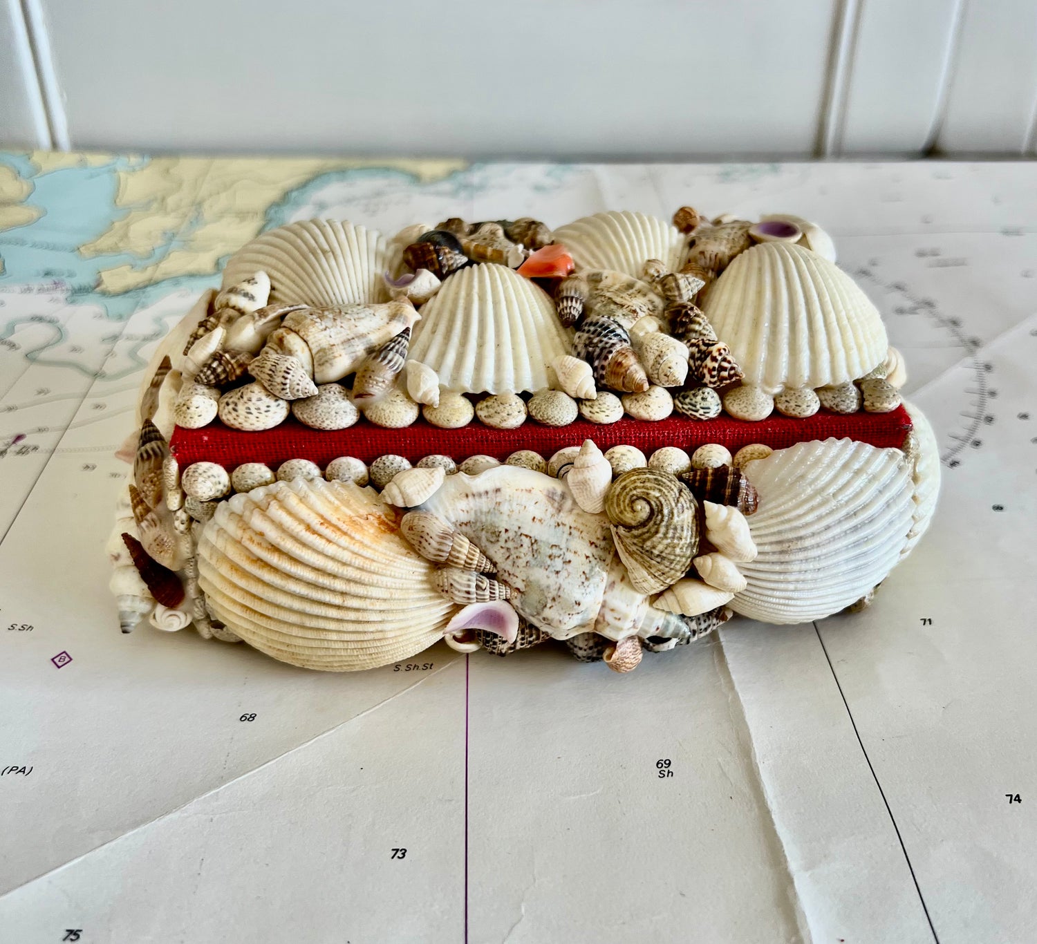 Vintage opbergdoosje met schelpen