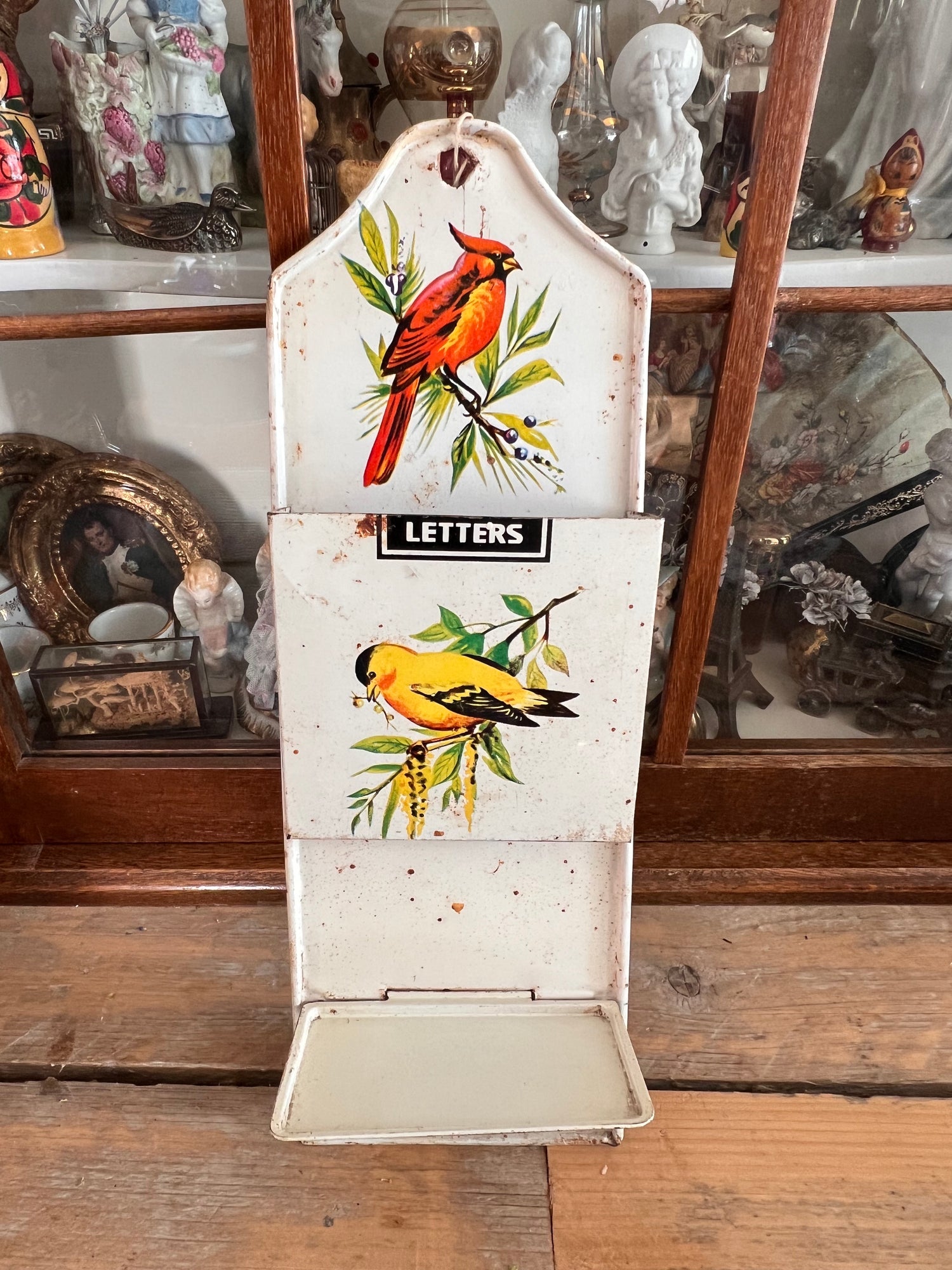 Metal letter rack birds