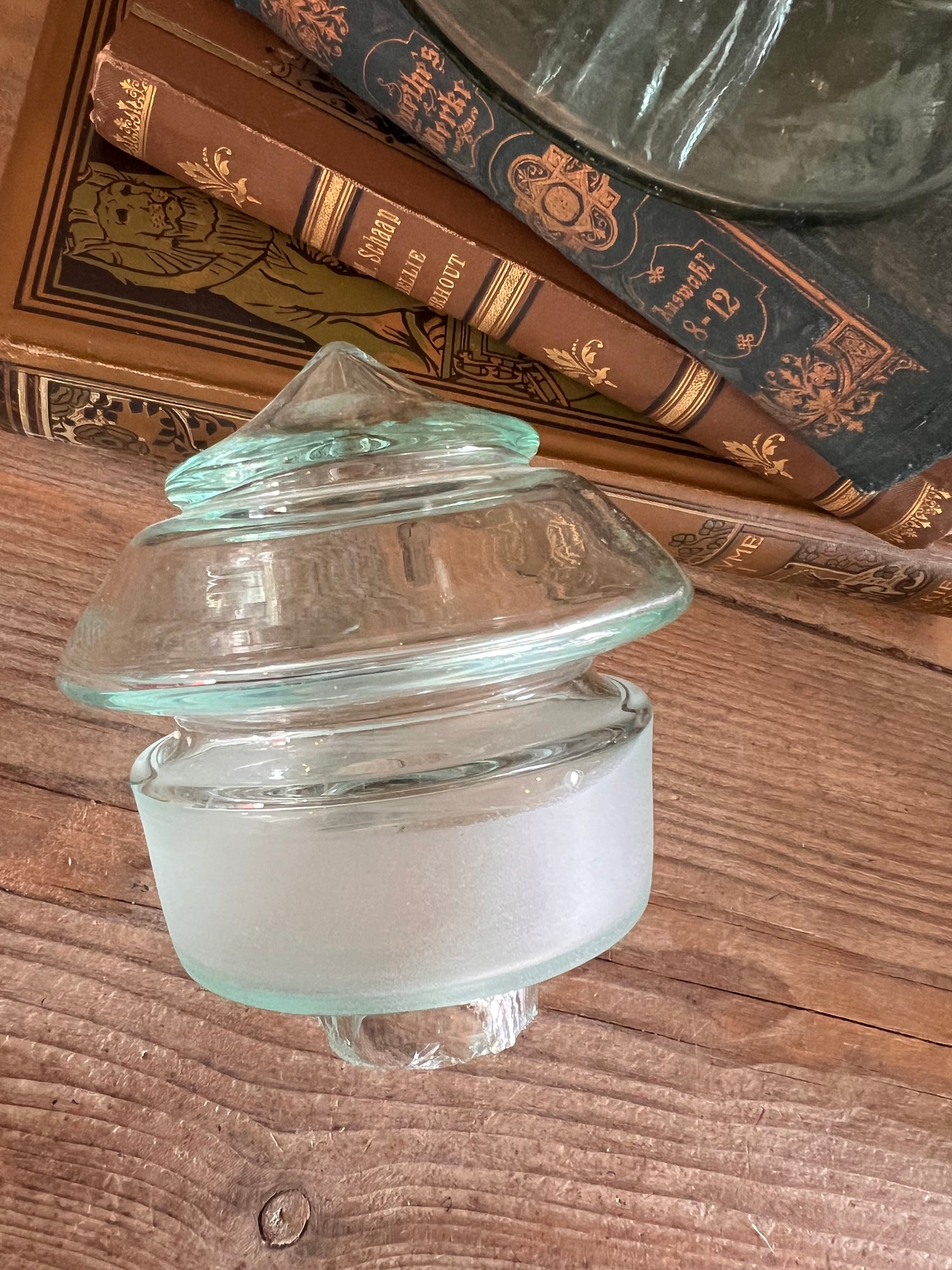 Antikes mundgeblasenes Vorratsglas