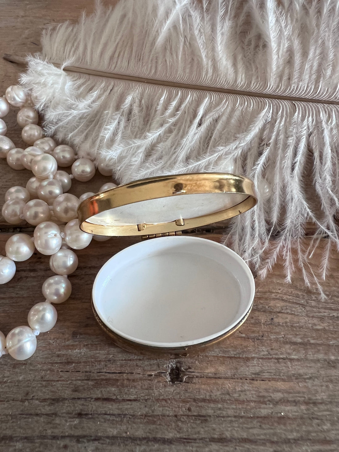 vintage pillendoosje, porseleinen pillendoosje, pillendoosje zonnebloem, ovale pillendoos, antiek pillendoosje, retro pillendoos, klein opbergdoosje vintage, vintage accessoire, collectors item pillendoos