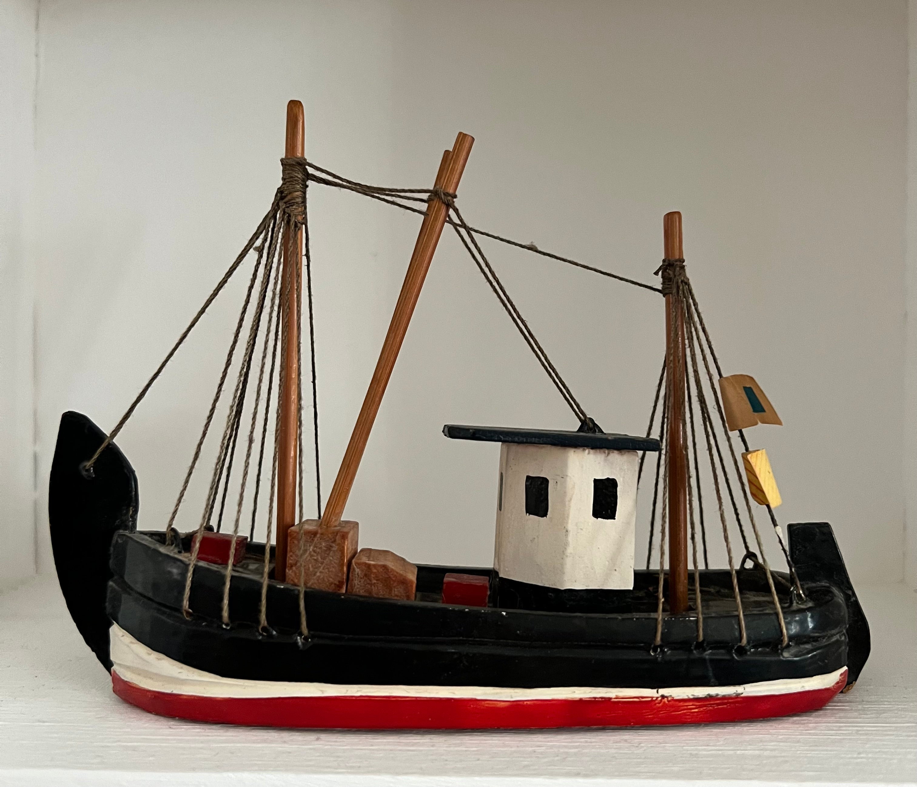 Vissersbootje van hout