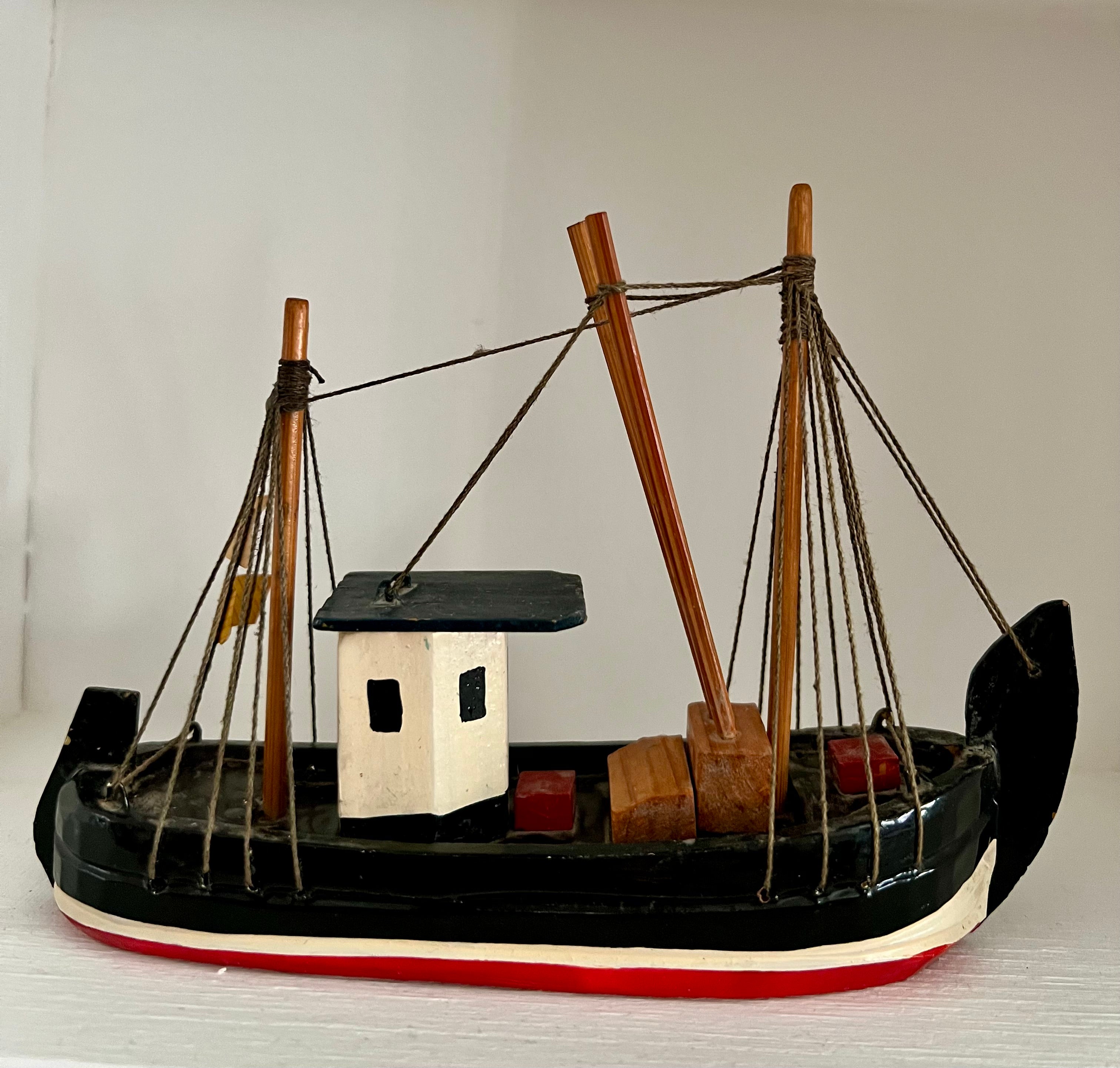 Vissersbootje van hout