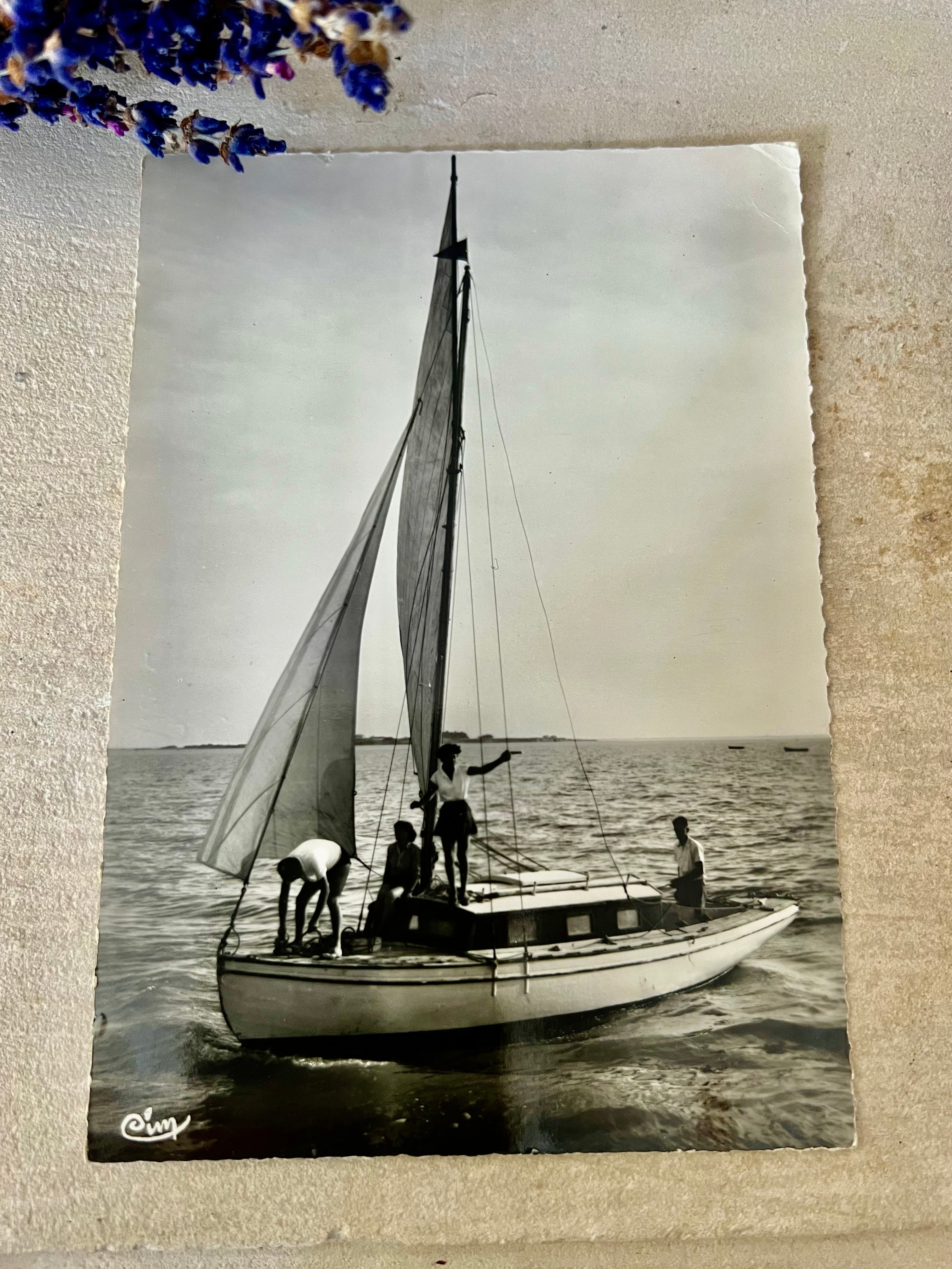 Vintage ansichtkaart zeilboot Fouras