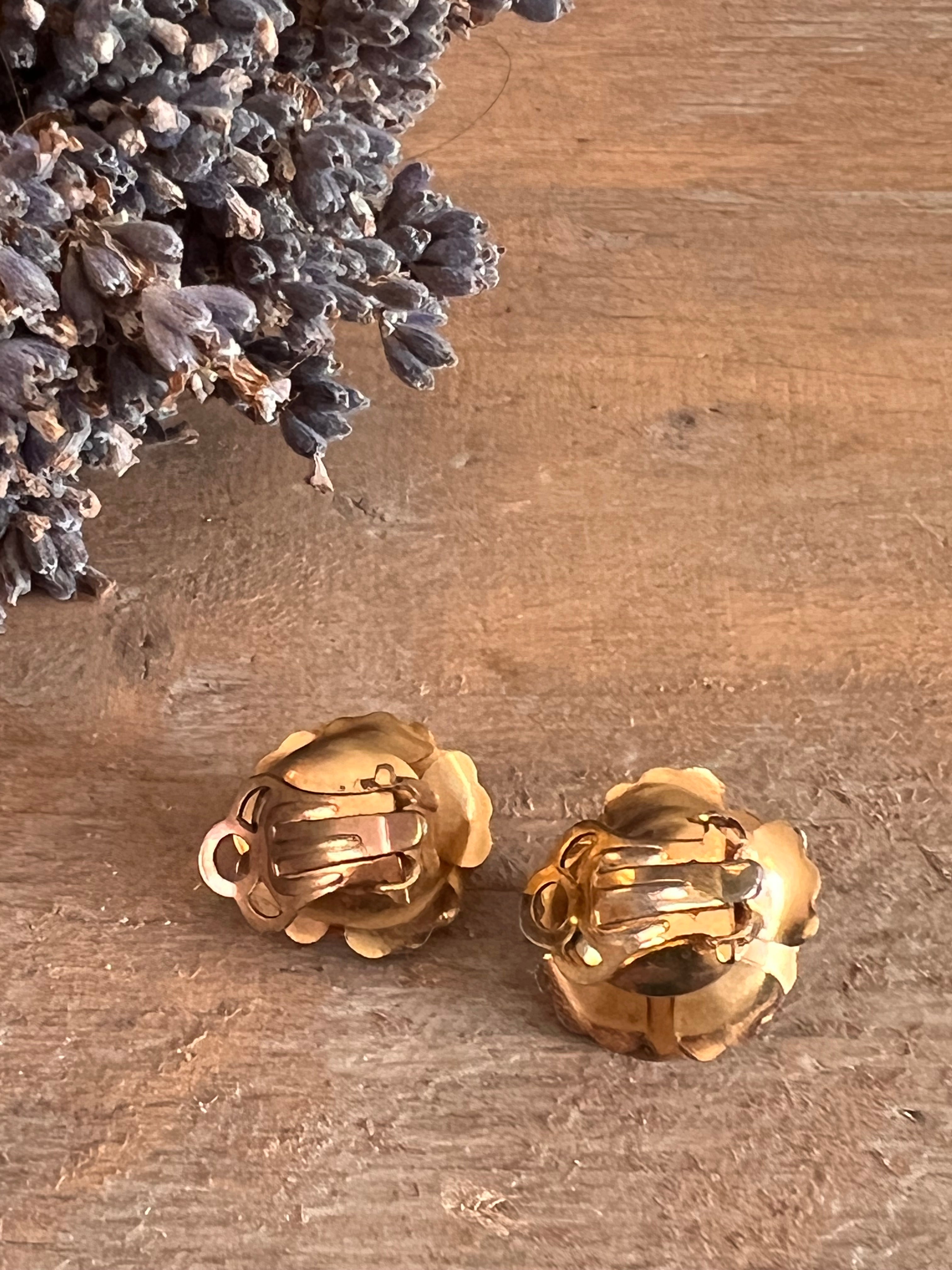 Vintage oorclips goudkleurige roosjes