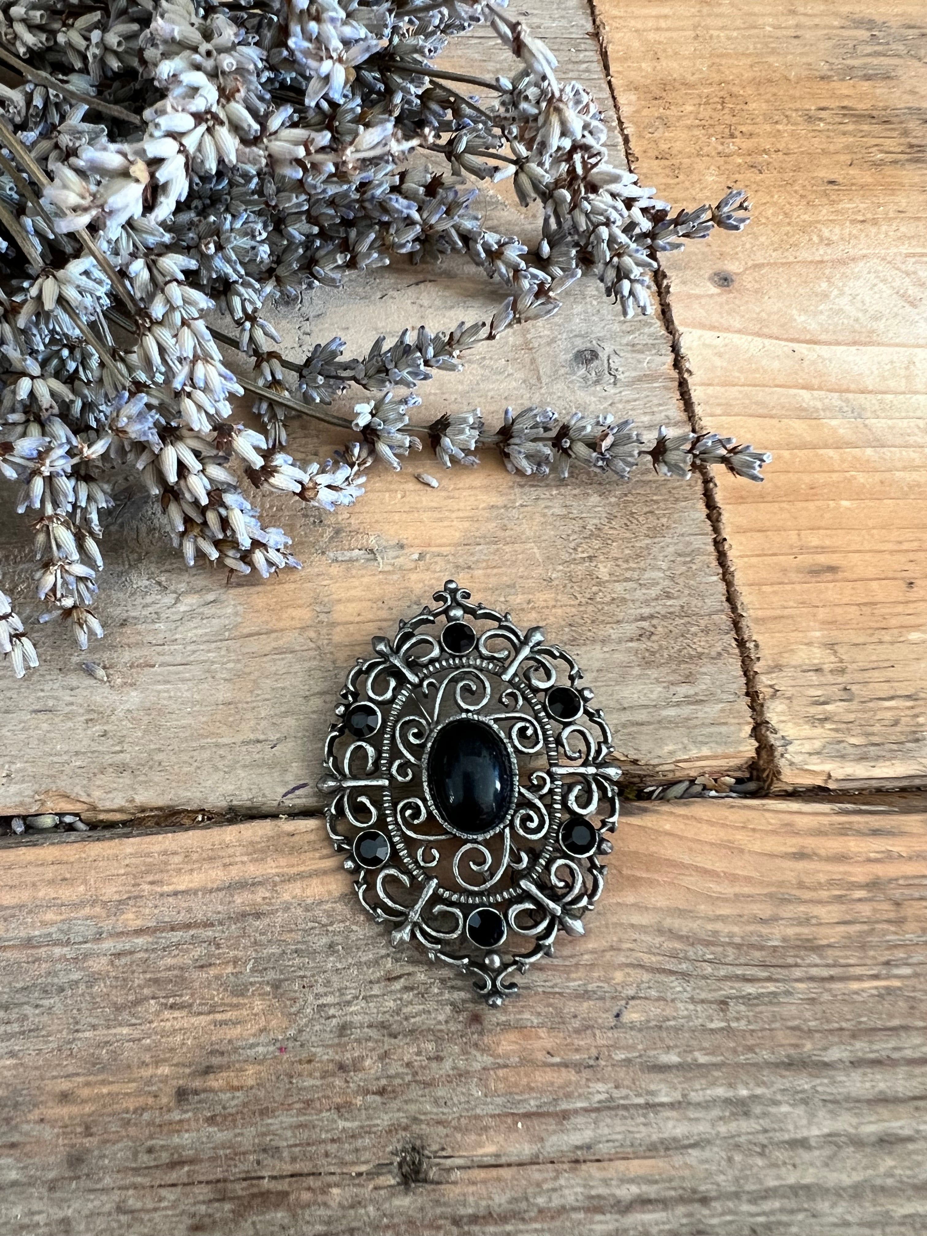 Broche antieklook zwart