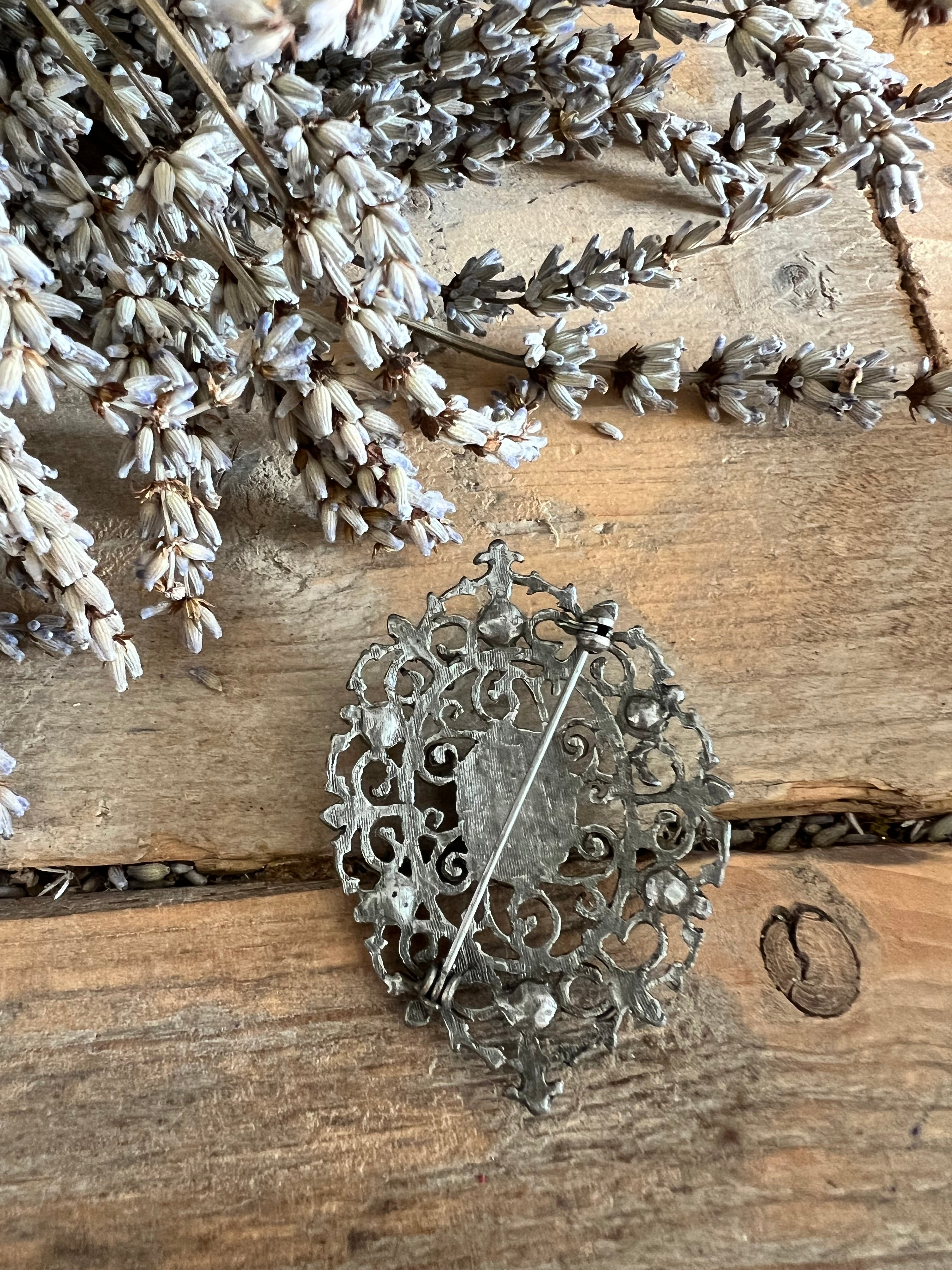 Broche antieklook zwart