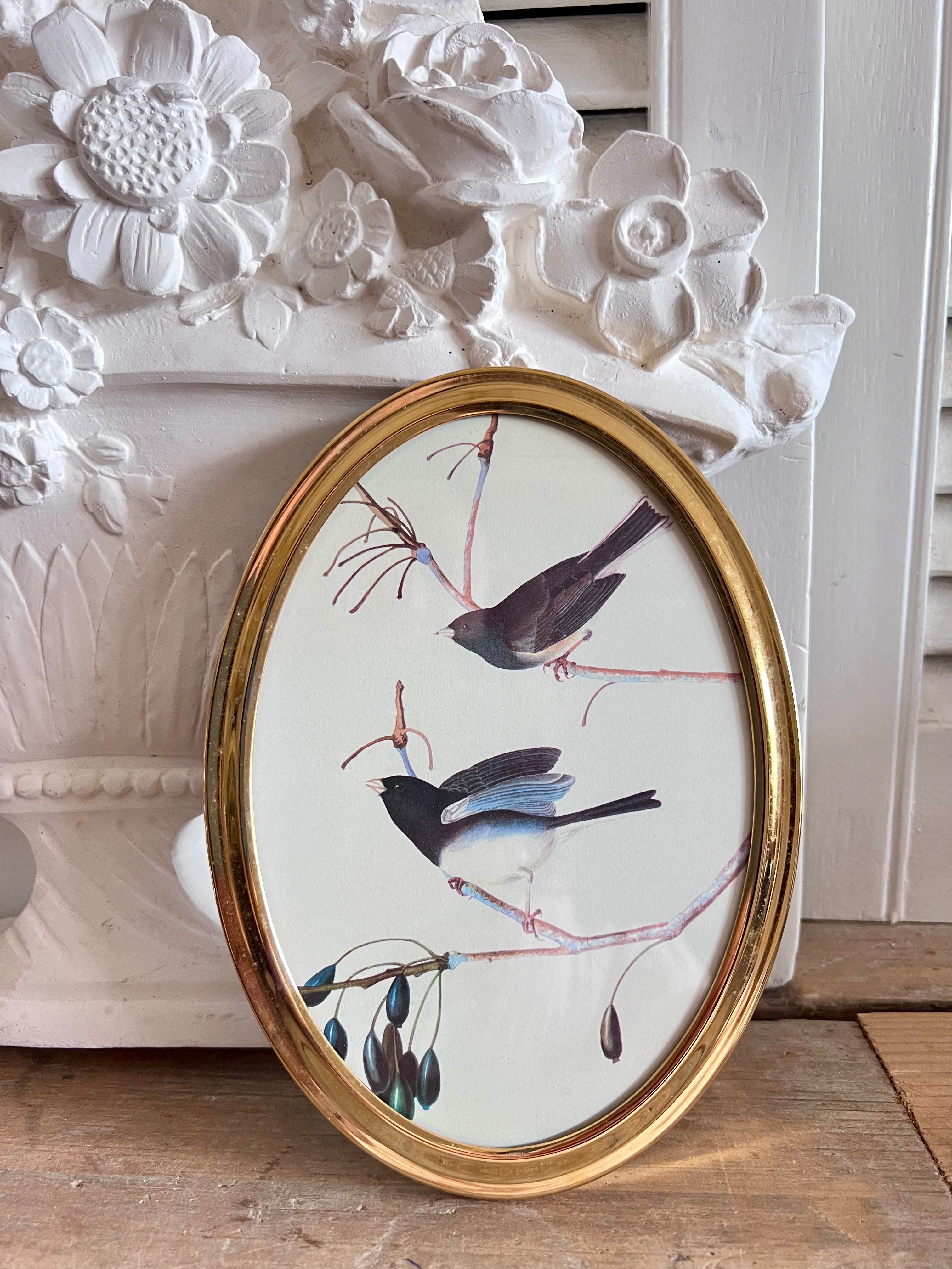 vintage fotolijstje goudkleurig, ovaal fotolijstje vintage, fotolijstje met vogels, nostalgisch fotolijstje, vintage fotohouder, goudkleurig fotolijstje ovaal, romantisch fotolijstje, decoratief fotolijstje vintage, fotolijstje voor kleine foto’s, klassiek fotolijstje