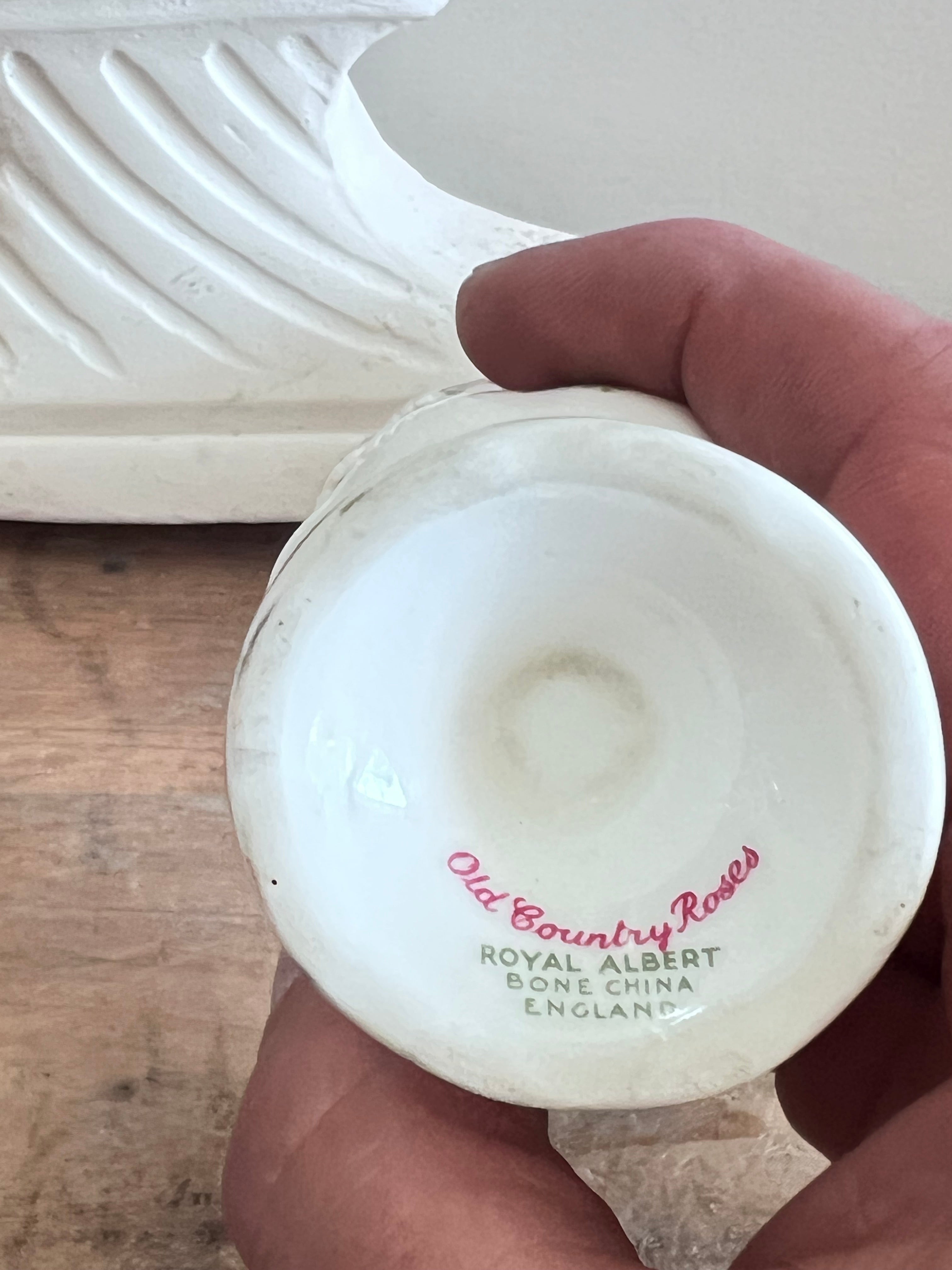 Old Country Roses, Royal Albert eierdop, vintage porselein, Royal Albert servies, Old Country Roses porselein, vintage eierdop, porseleinen servies, klassiek servies, Royal Albert vintage, Old Country Roses servies.