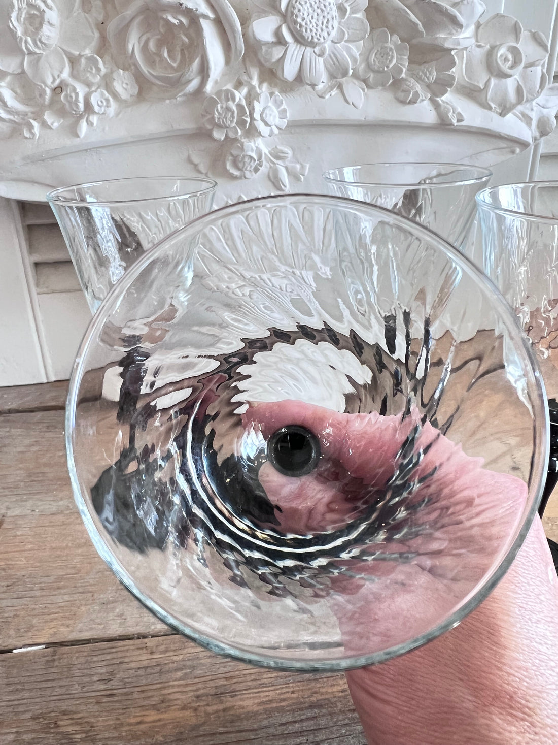 Franse witte wijnglazen Luminarc, Nocturne Swirl wijnglazen set, Luminarc wijnglazen 4 stuks, witte wijn glazen Frankrijk, duurzame wijnglazen Luminarc, stijlvolle wijnglazen met swirl design