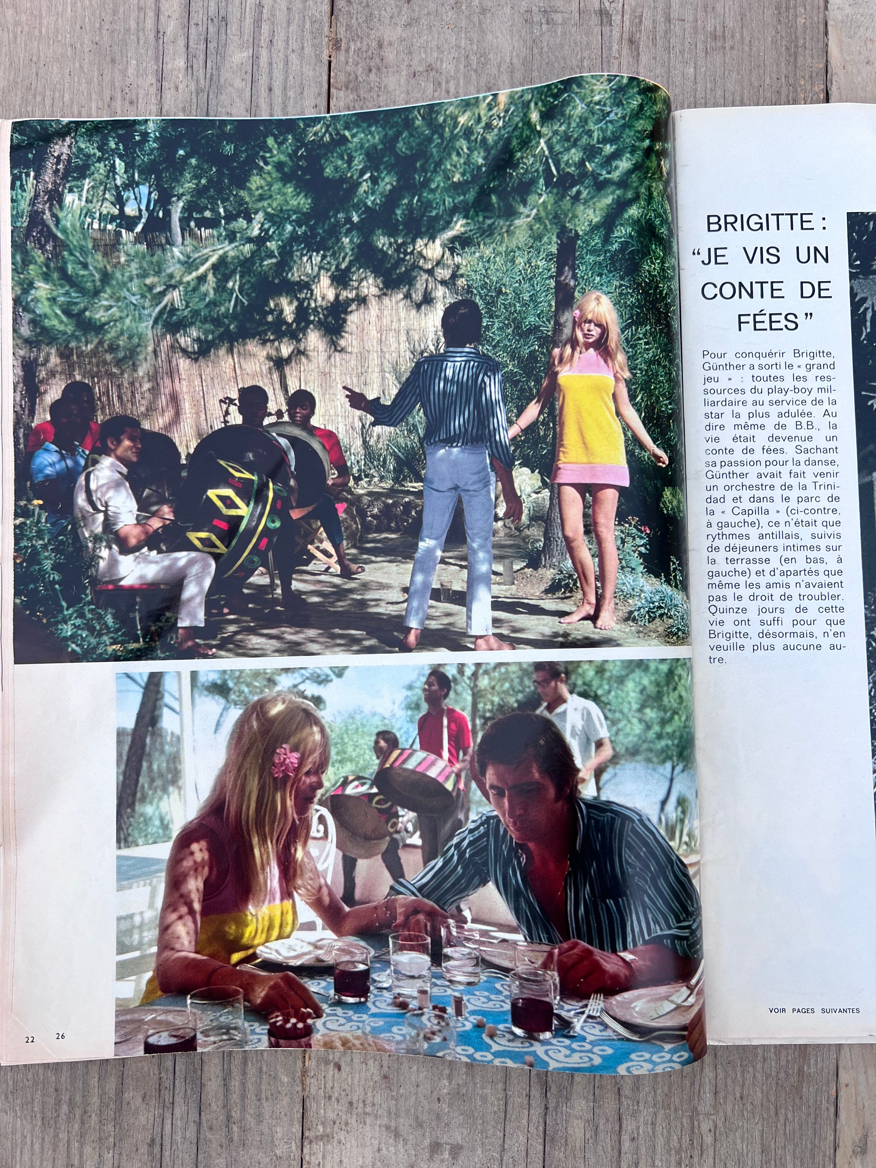 Jours de France 1966, vintage tijdschrift Brigitte Bardot, Brigitte Bardot cover, retro Franse magazines, 60s Franse popcultuur, vintage Jours de France, Brigitte Bardot memorabilia, antiek Frans tijdschrift, nostalgisch magazine jaren 60