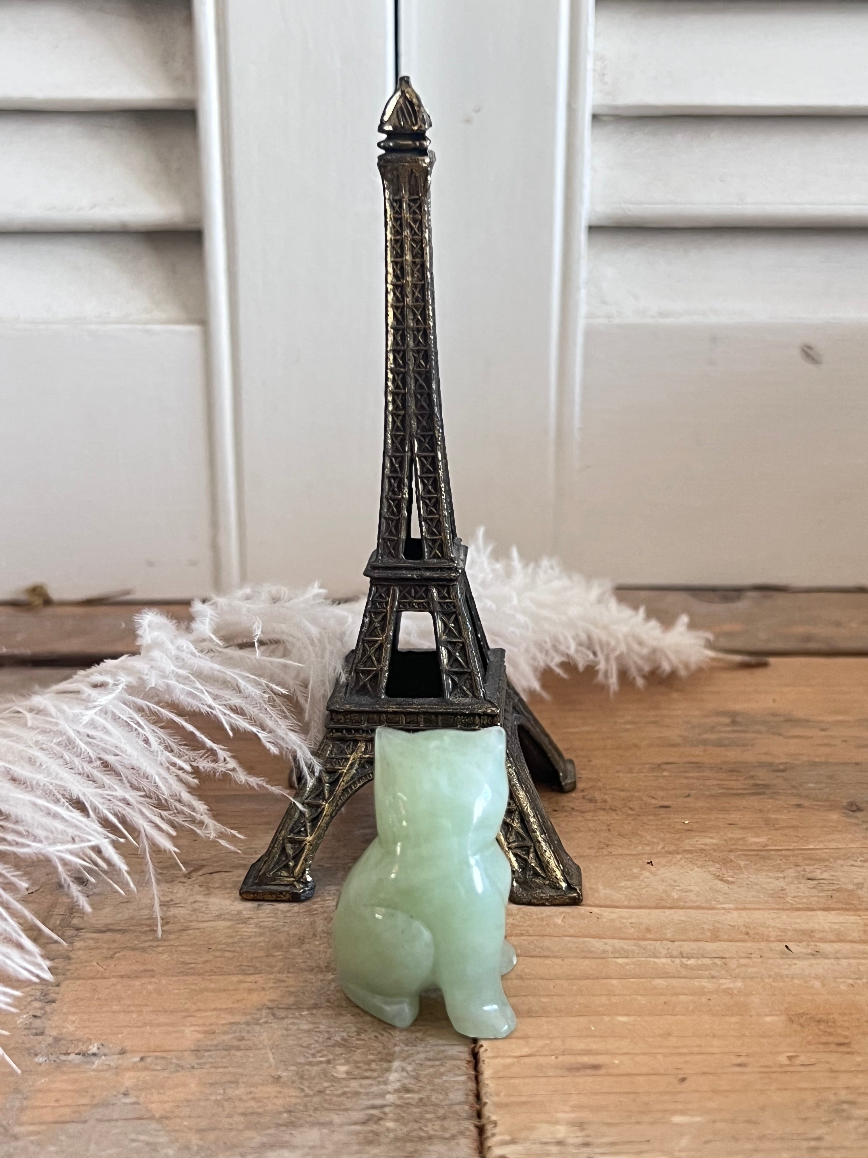 kat beeldje jade, jade kattenbeeldje, jade beeldje kat kopen, decoratief jade beeldje, handgemaakte jade sculptuur, kattenbeeldje cadeau, jade kunstwerk, kat beeldje natuursteen, spiritueel jade beeldje.