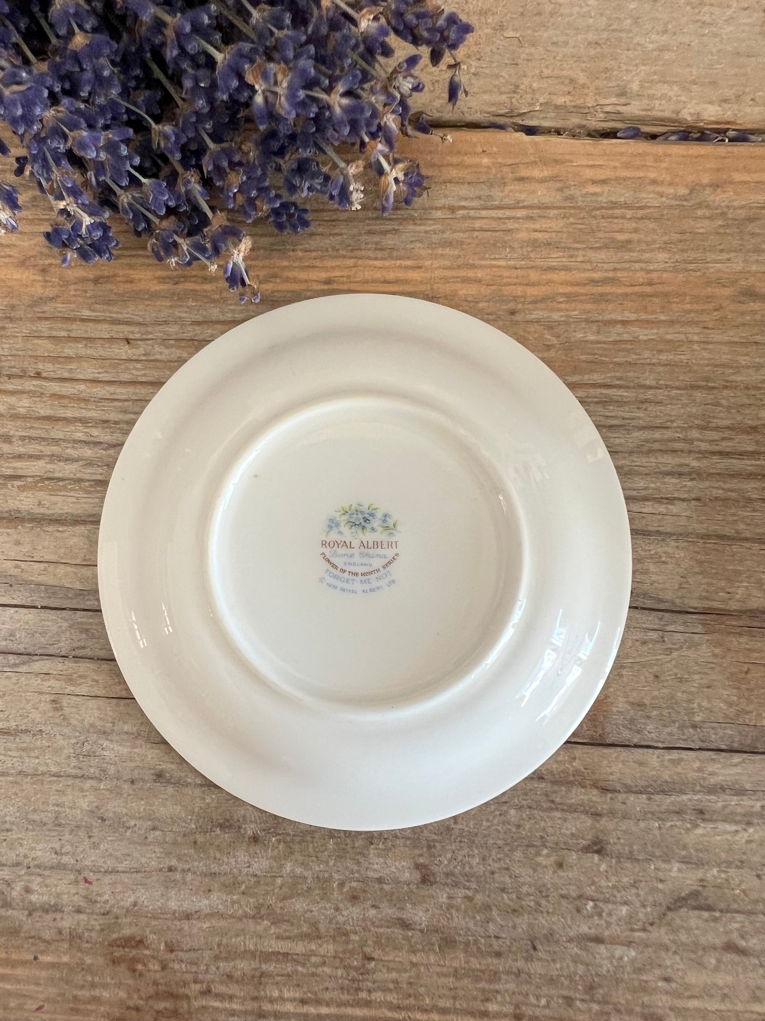 Flowers of the month Royal Albert juli