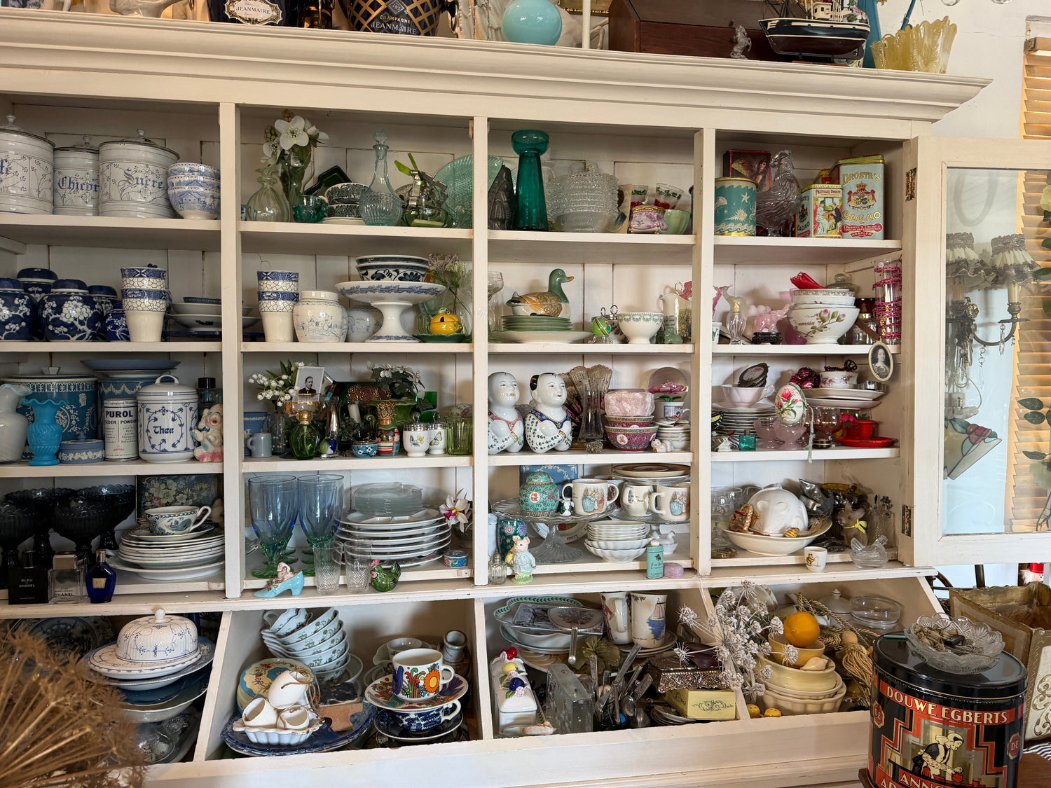 Opruimen brocantekast