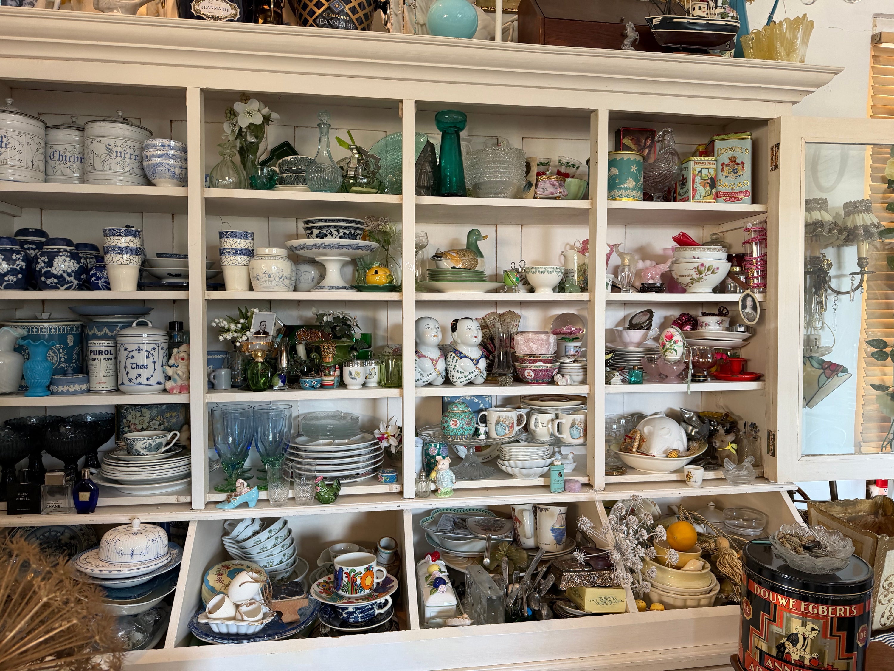 Opruimen brocantekast
