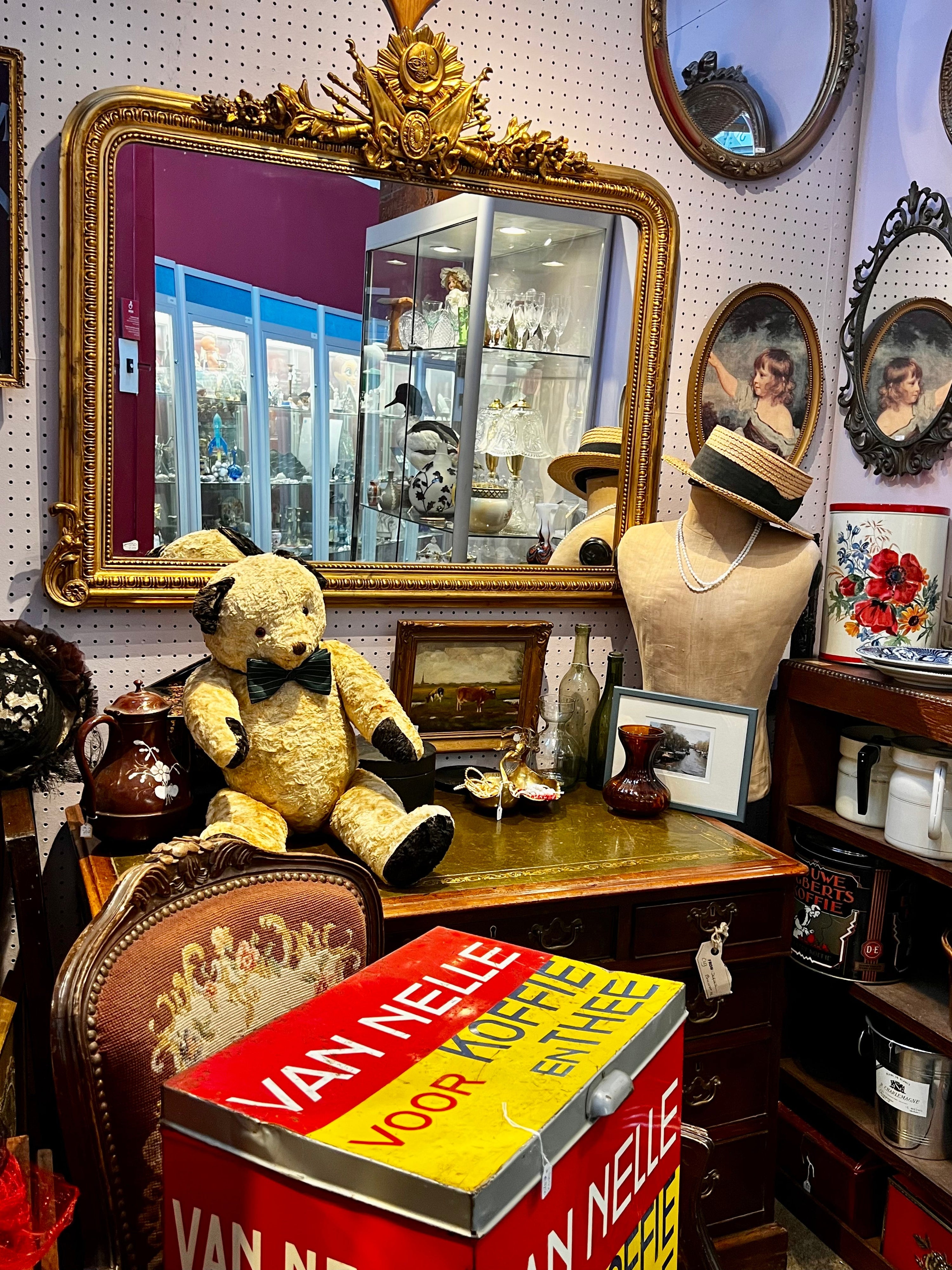 Schatzoeken in hartje Jordaan: ontdek het Antiekcentrum Amsterdam