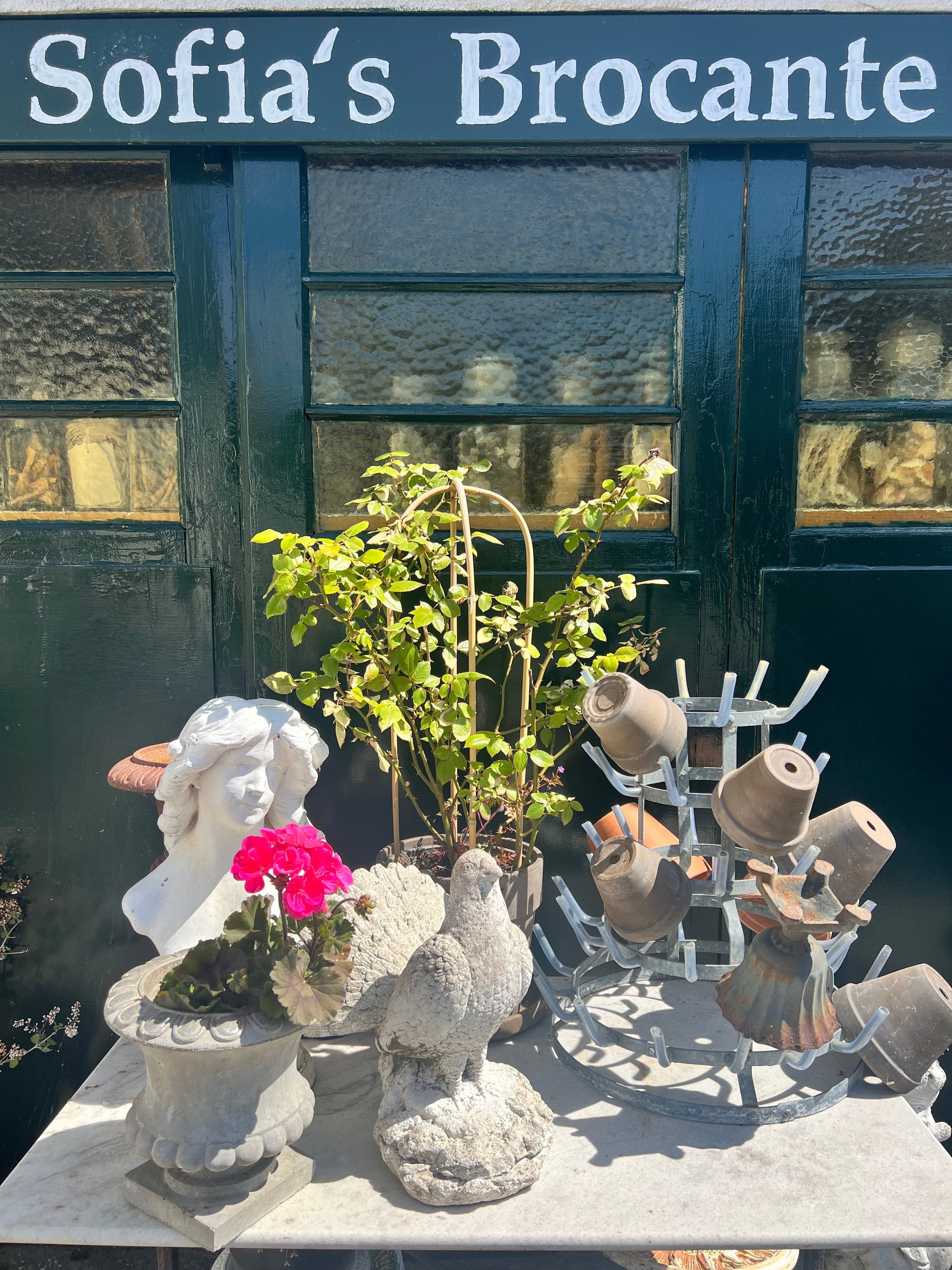 Sofia's Brocante atelier in Noordwijk binnen