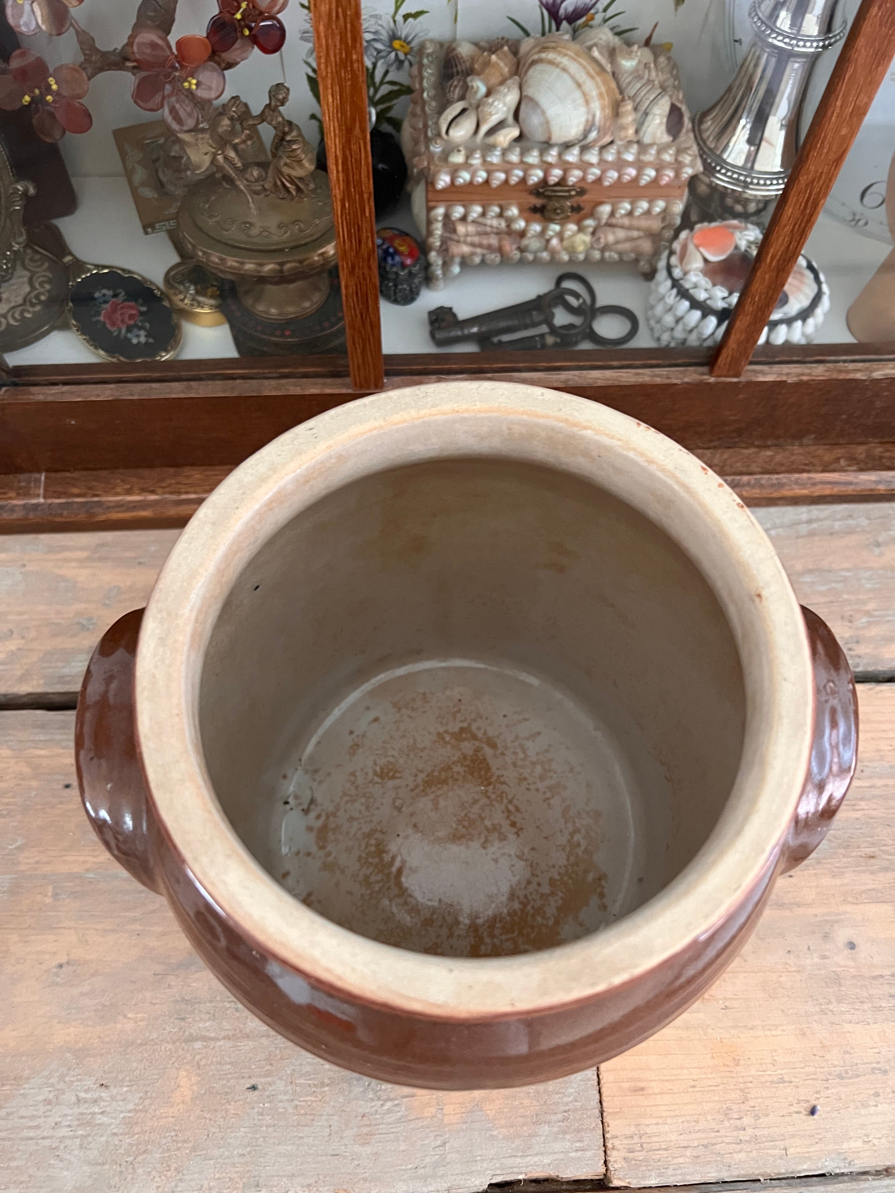 Brown spotted pot