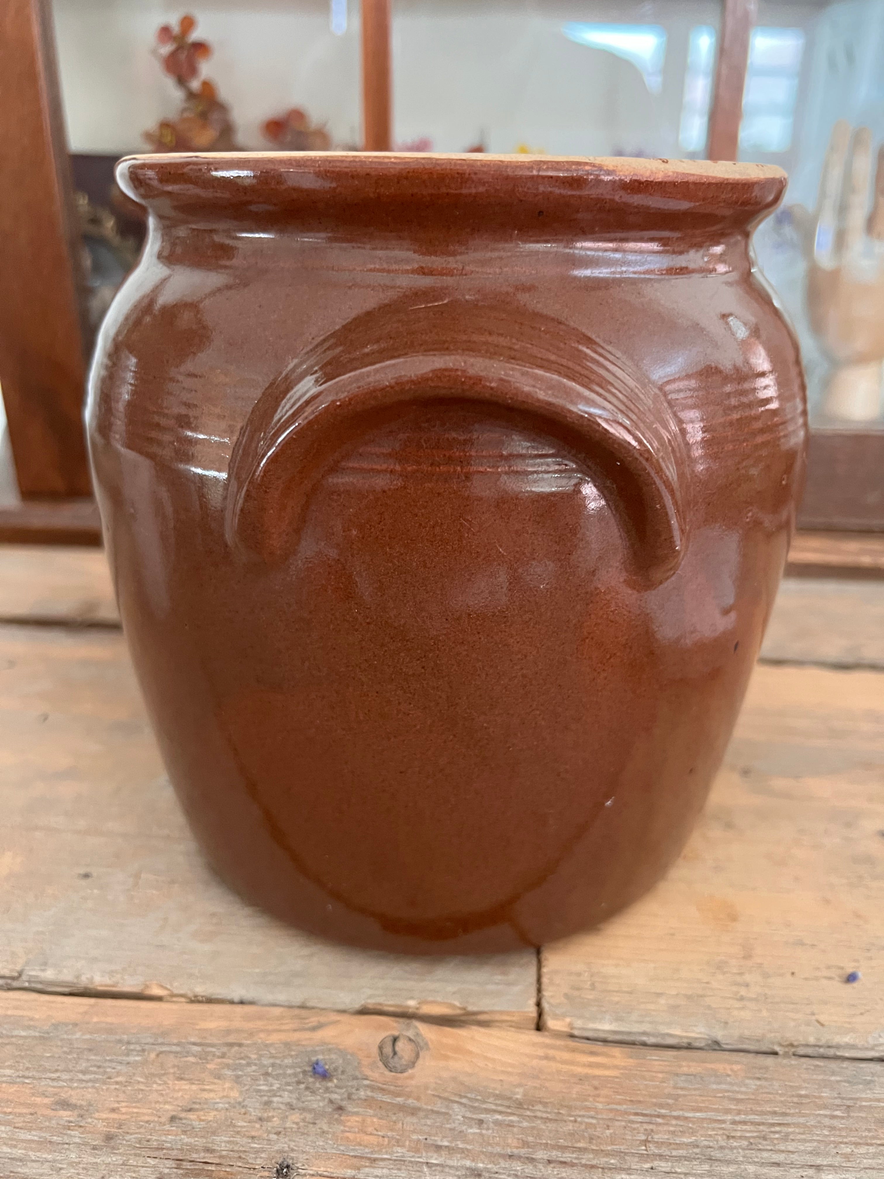 Brown spotted pot