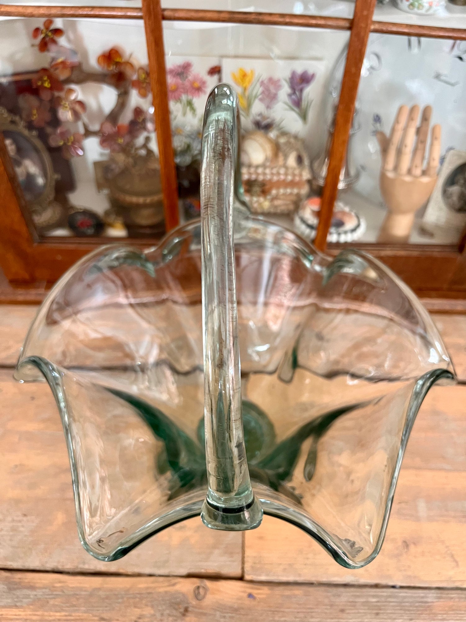 Antieke mondgeblazen mand van glas