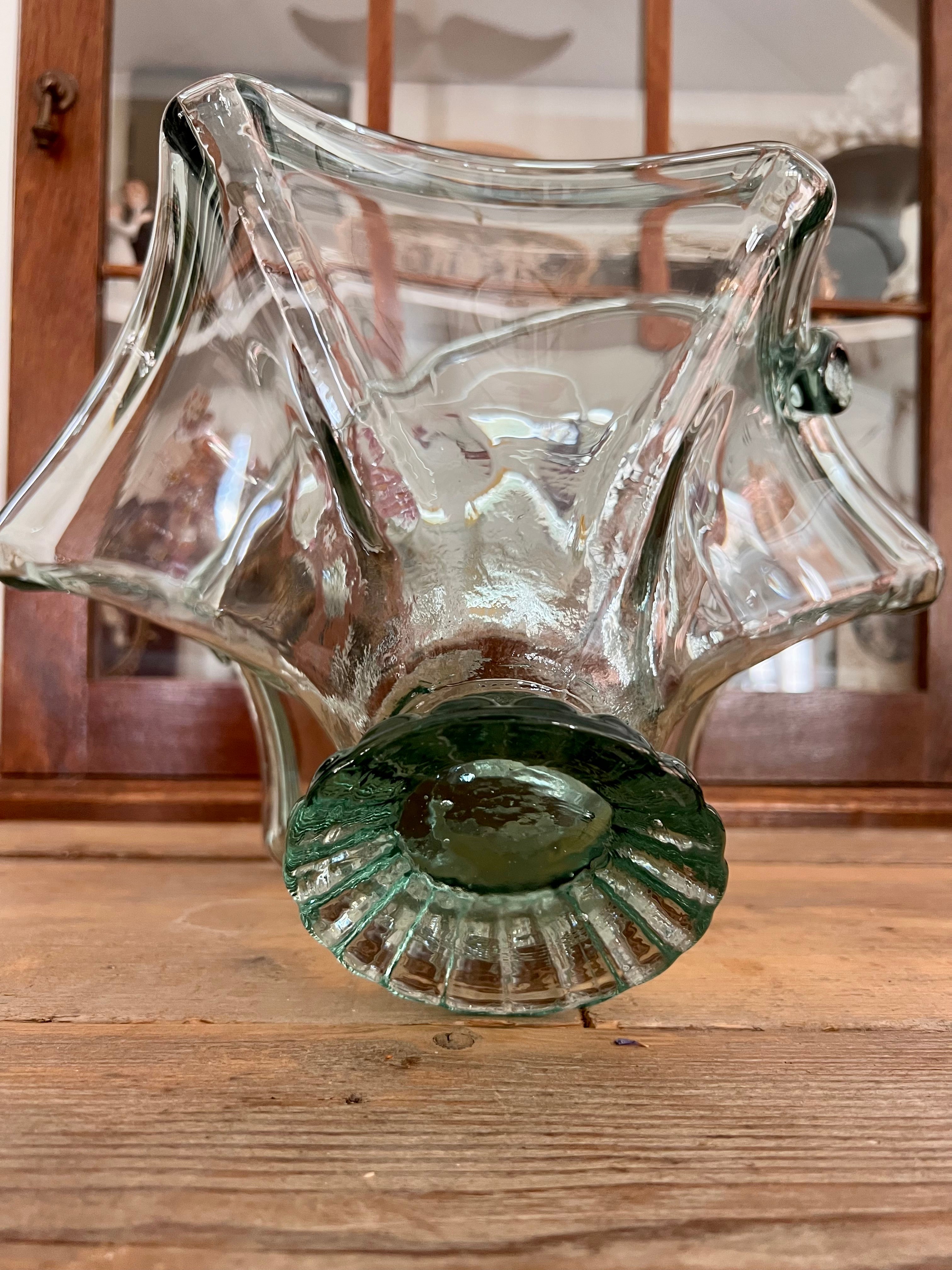 Antieke mondgeblazen mand van glas