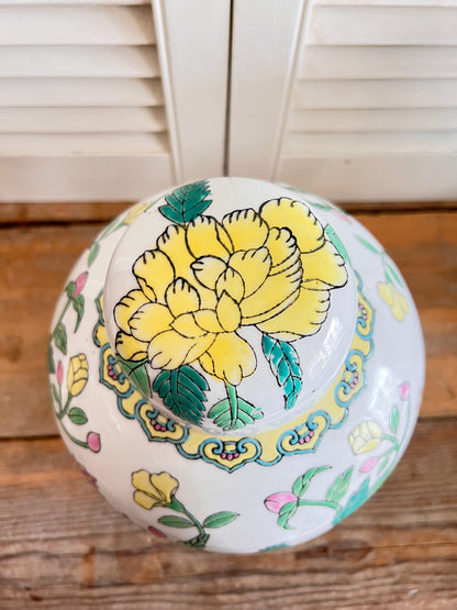 Chinese Family Rose gemberpot, Family Rose porselein, gemberpot met bloemendesign, gele bloemen gemberpot, Chinees porselein decoratie, handgeschilderde gemberpot, zomers bloemmotief keramiek, vintage Chinese vaas.