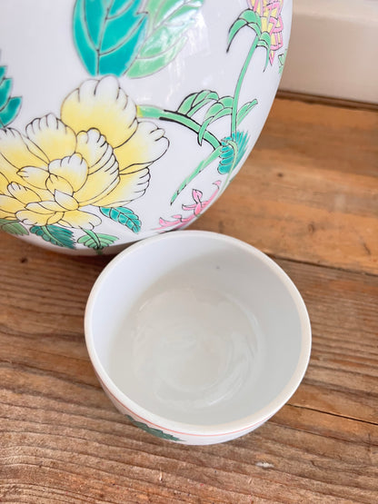 Chinese Family Rose gemberpot, Family Rose porselein, gemberpot met bloemendesign, gele bloemen gemberpot, Chinees porselein decoratie, handgeschilderde gemberpot, zomers bloemmotief keramiek, vintage Chinese vaas.