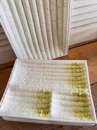 barbotine aspergeset, aspergerelief keramiek, vintage serveerschaal, antiek servies, barbotine servies, asperges serveren, keramiek met aspergerelief, craquelé keramiek.
