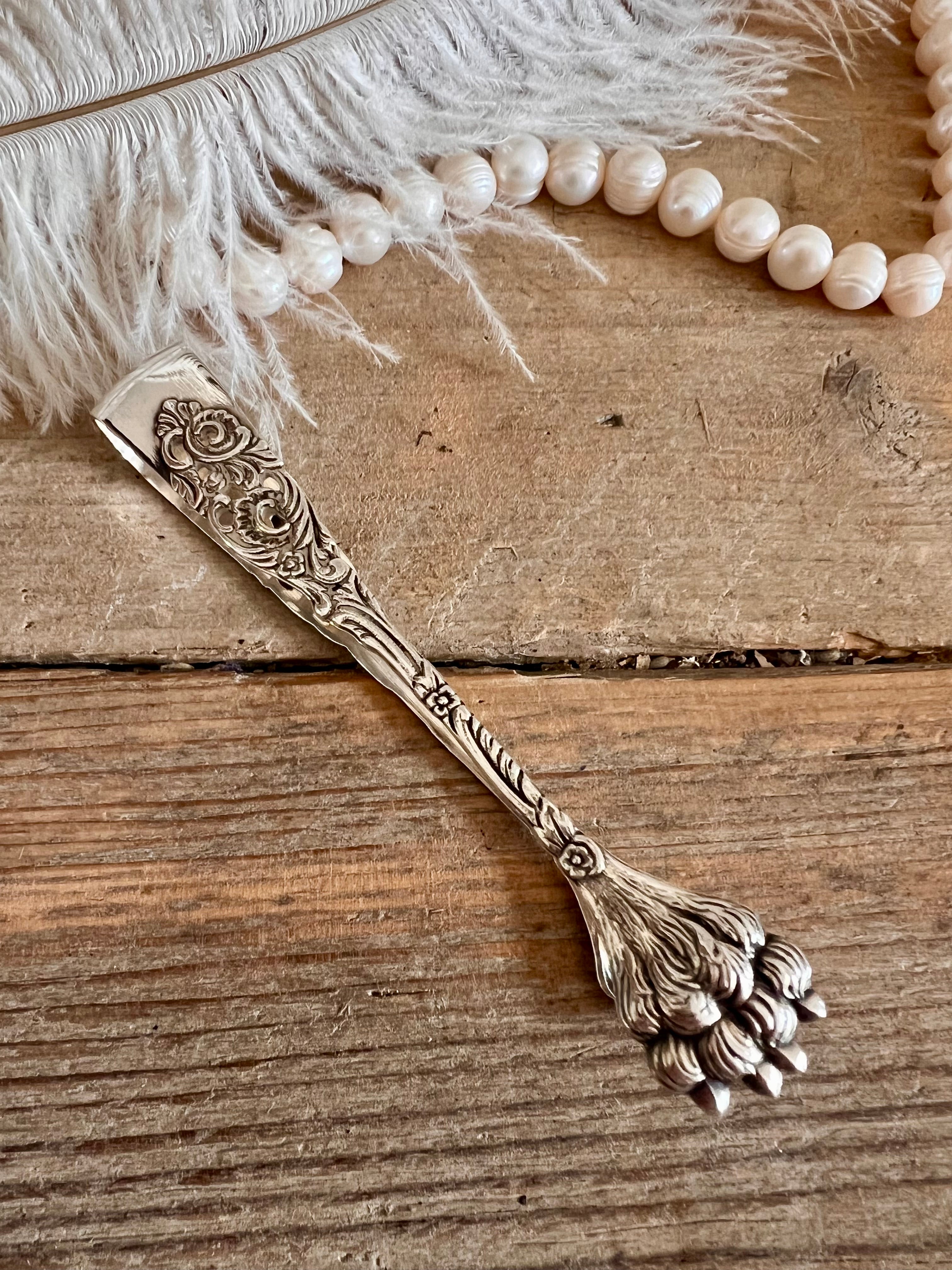 verzilverde suikertang, suikertang Gero, Georg Nilsson bestek, Neo Rococo stijl, vintage bestek, leeuwenpootjes suikertang, tafelzilver, antieke suikertang.