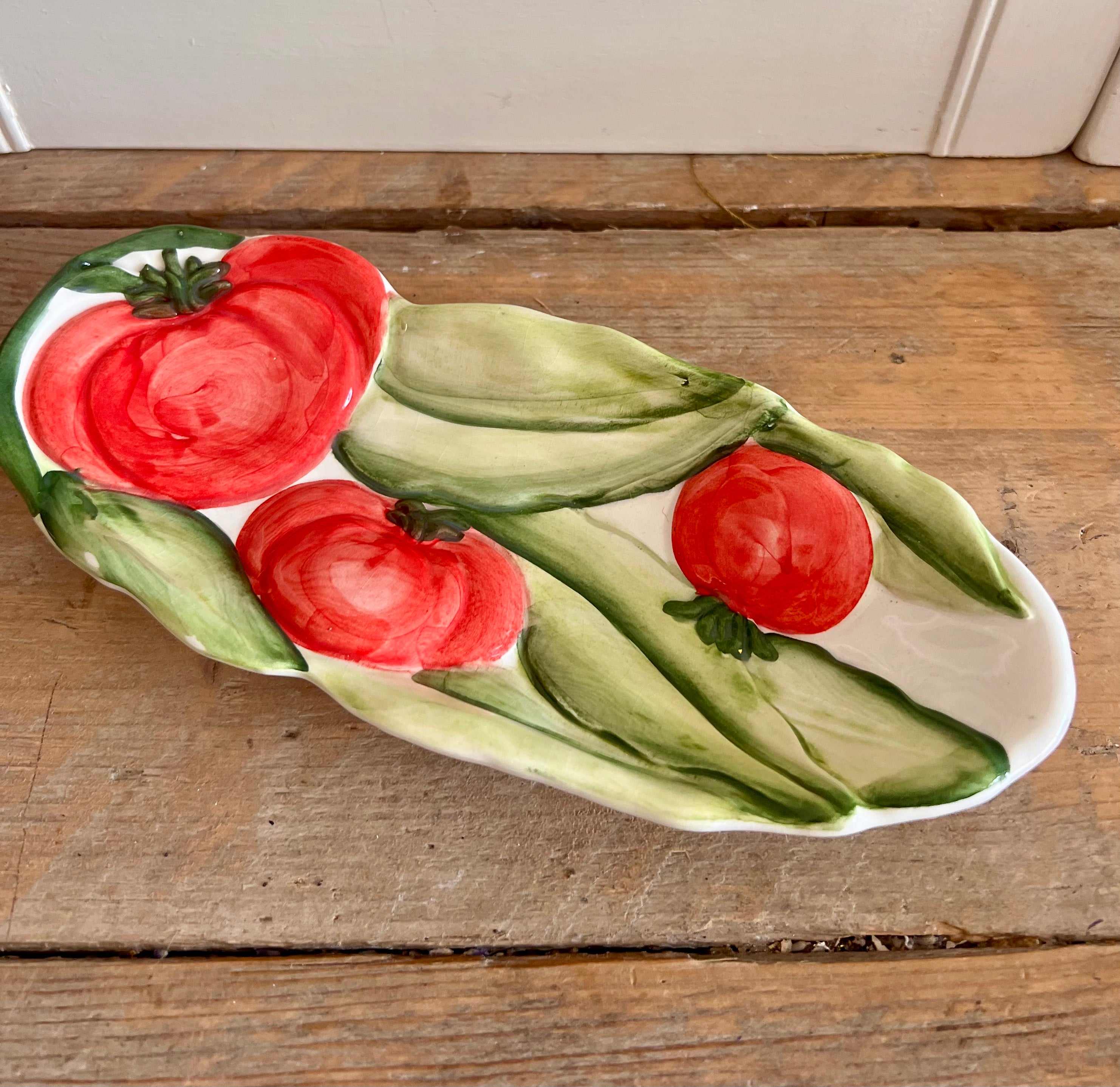 Bassano aardewerk, Bassano Italië, Italiaans aardewerk, handbeschilderd aardewerk, Italiaanse serveerschaal, tomaten schaal, kleurrijk aardwerk, Bassano keramiek
