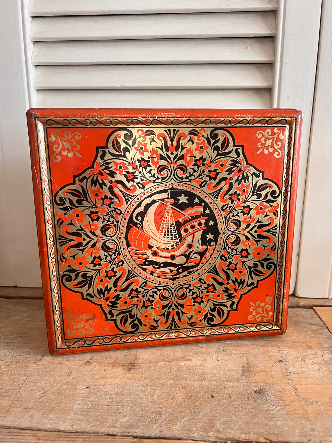 Art Deco koekblik, Verkade koekblik, retro koekblik, vintage koekblik, koekblik oranje zwart, koekblik met schip, metalen koekblik, decoratief koekblik, verzamelobject koekblik