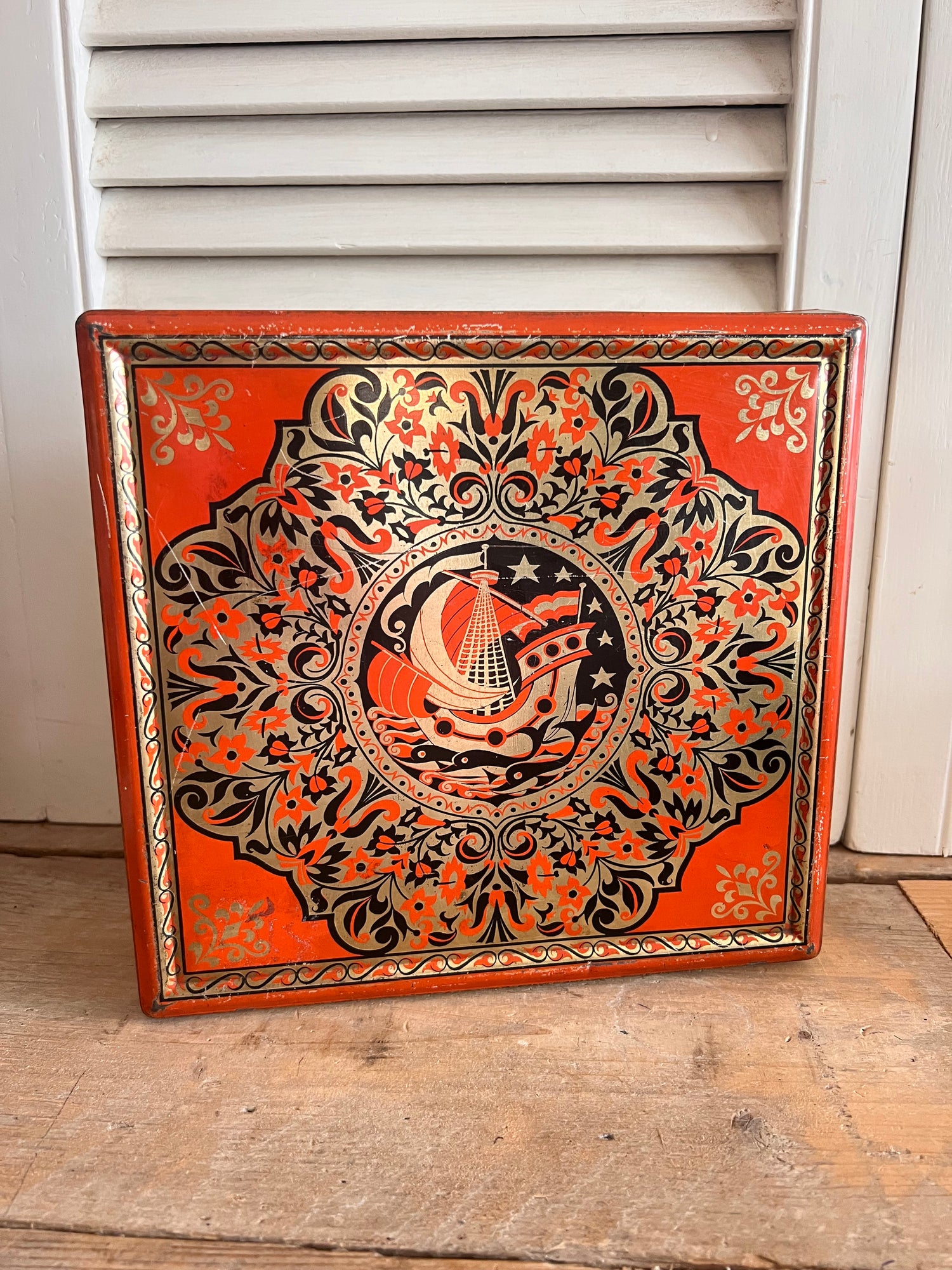 Art Deco koekblik, Verkade koekblik, retro koekblik, vintage koekblik, koekblik oranje zwart, koekblik met schip, metalen koekblik, decoratief koekblik, verzamelobject koekblik