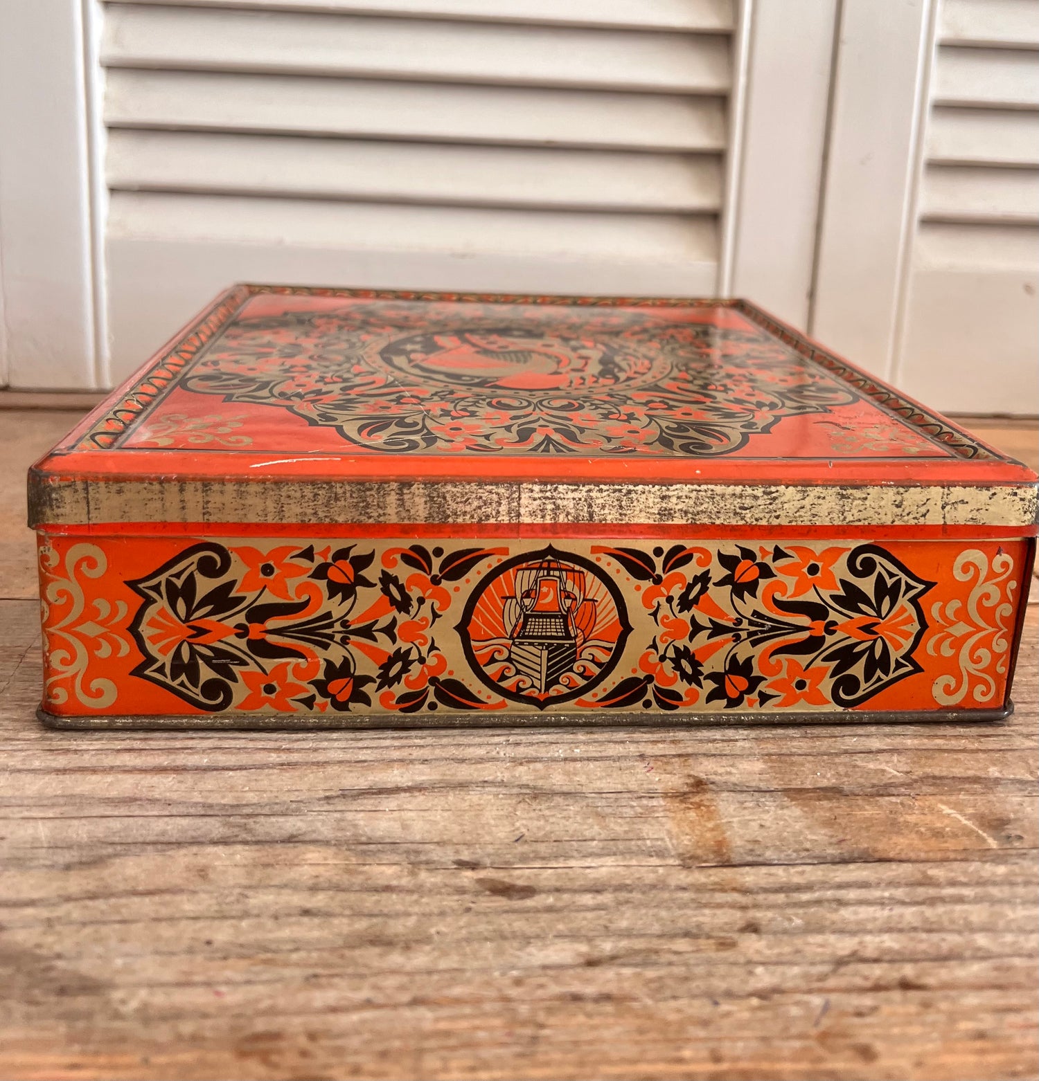 Art Deco koekblik, Verkade koekblik, retro koekblik, vintage koekblik, koekblik oranje zwart, koekblik met schip, metalen koekblik, decoratief koekblik, verzamelobject koekblik